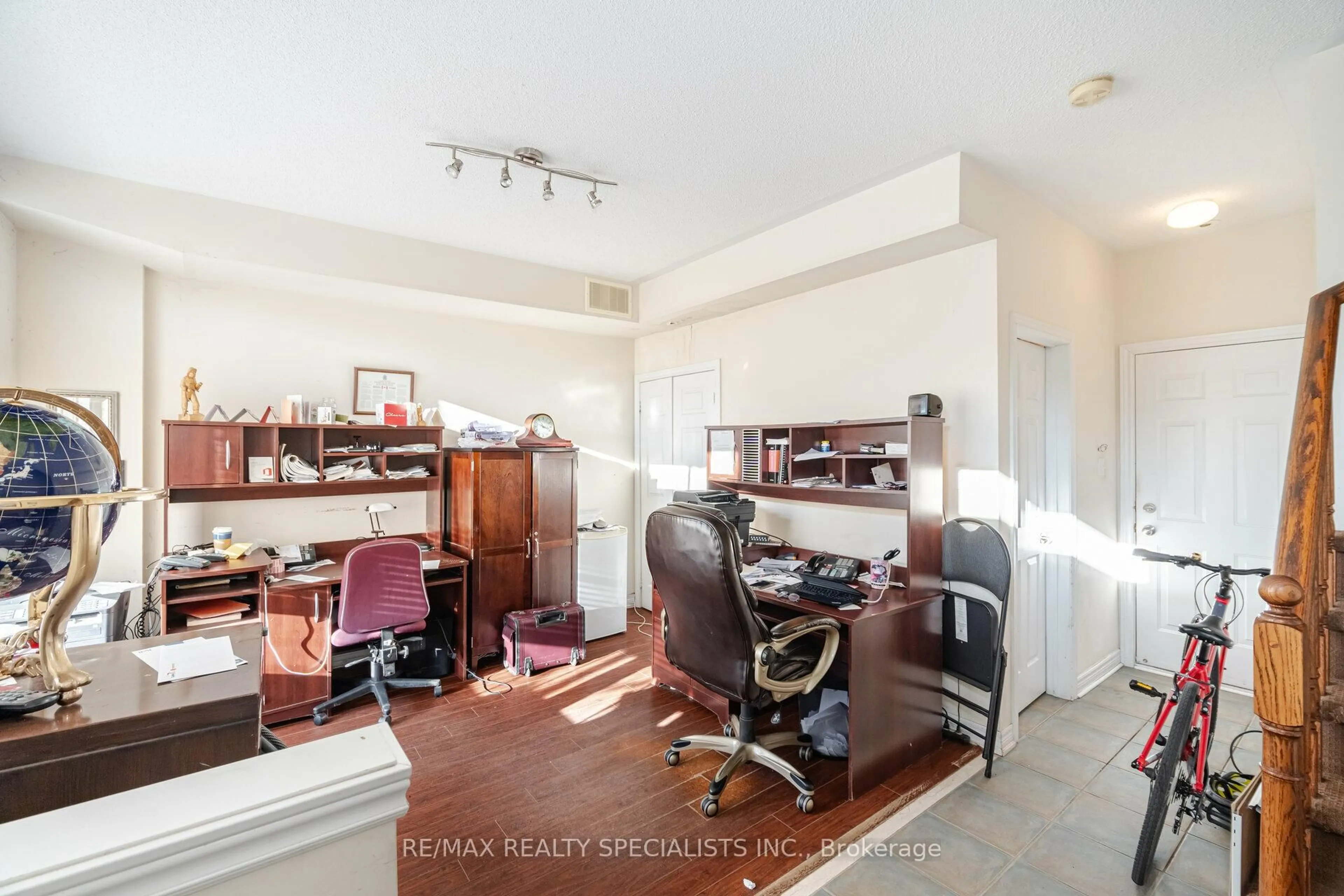 A pic of a room for 3062 Lake Shore Blvd #7, Toronto Ontario M8V 4C9