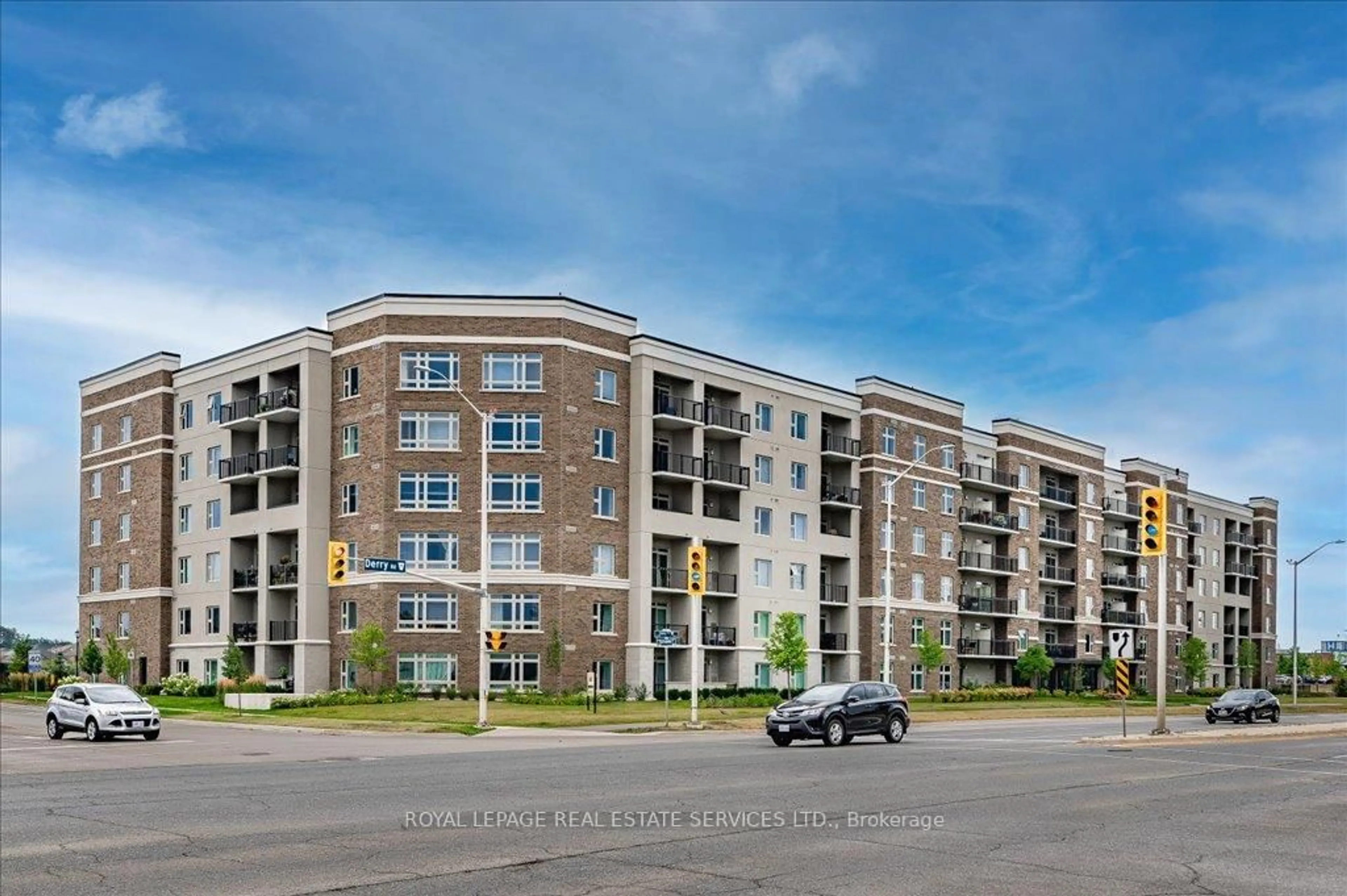 A pic from outside/outdoor area/front of a property/back of a property/a pic from drone, building for 610 Farmstead Dr #624, Milton Ontario L9T 8X5