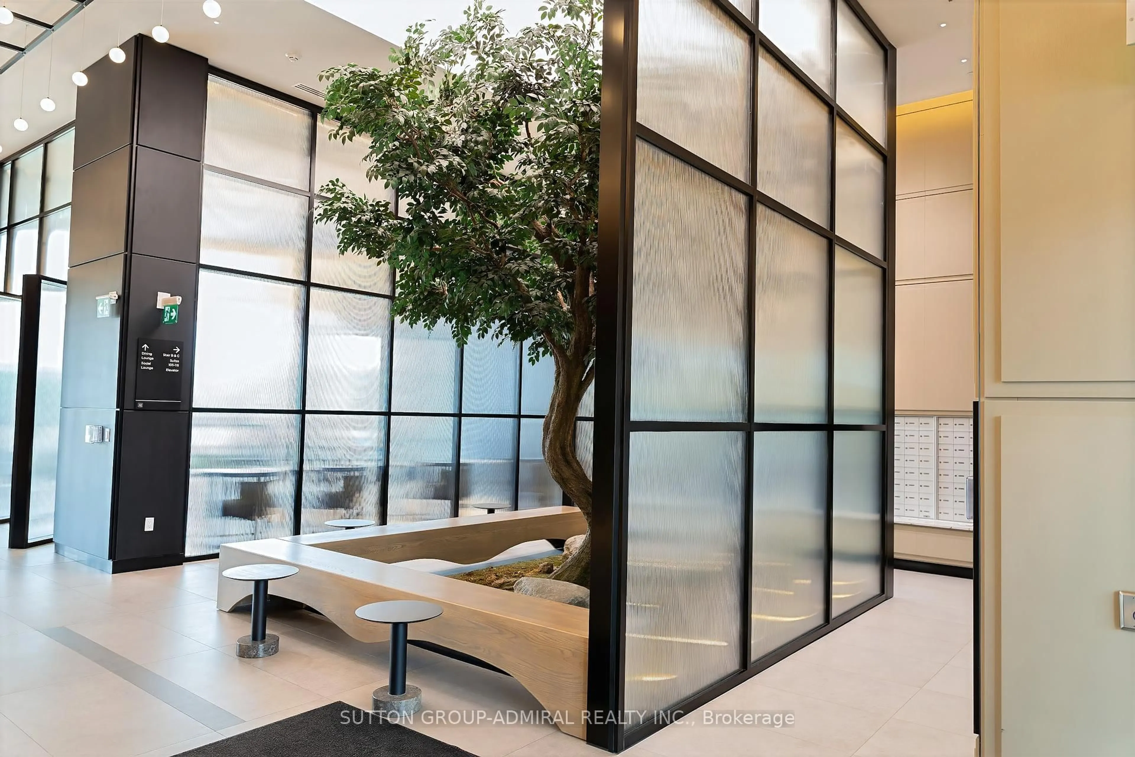 Indoor foyer for 3220 William Colston Ave #1307, Oakville Ontario L6H 7W6