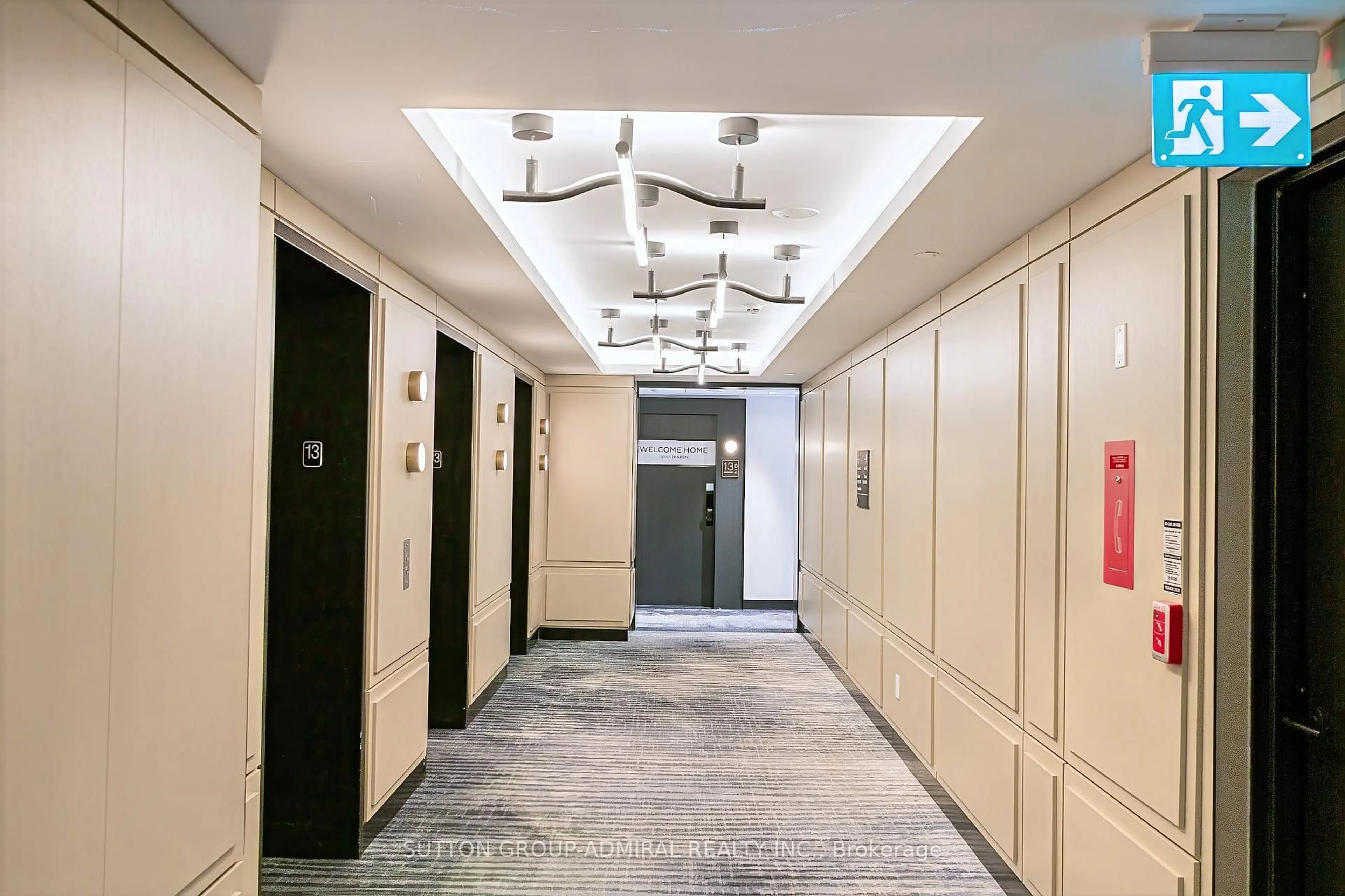 Indoor foyer for 3220 William Colston Ave #1307, Oakville Ontario L6H 7W6