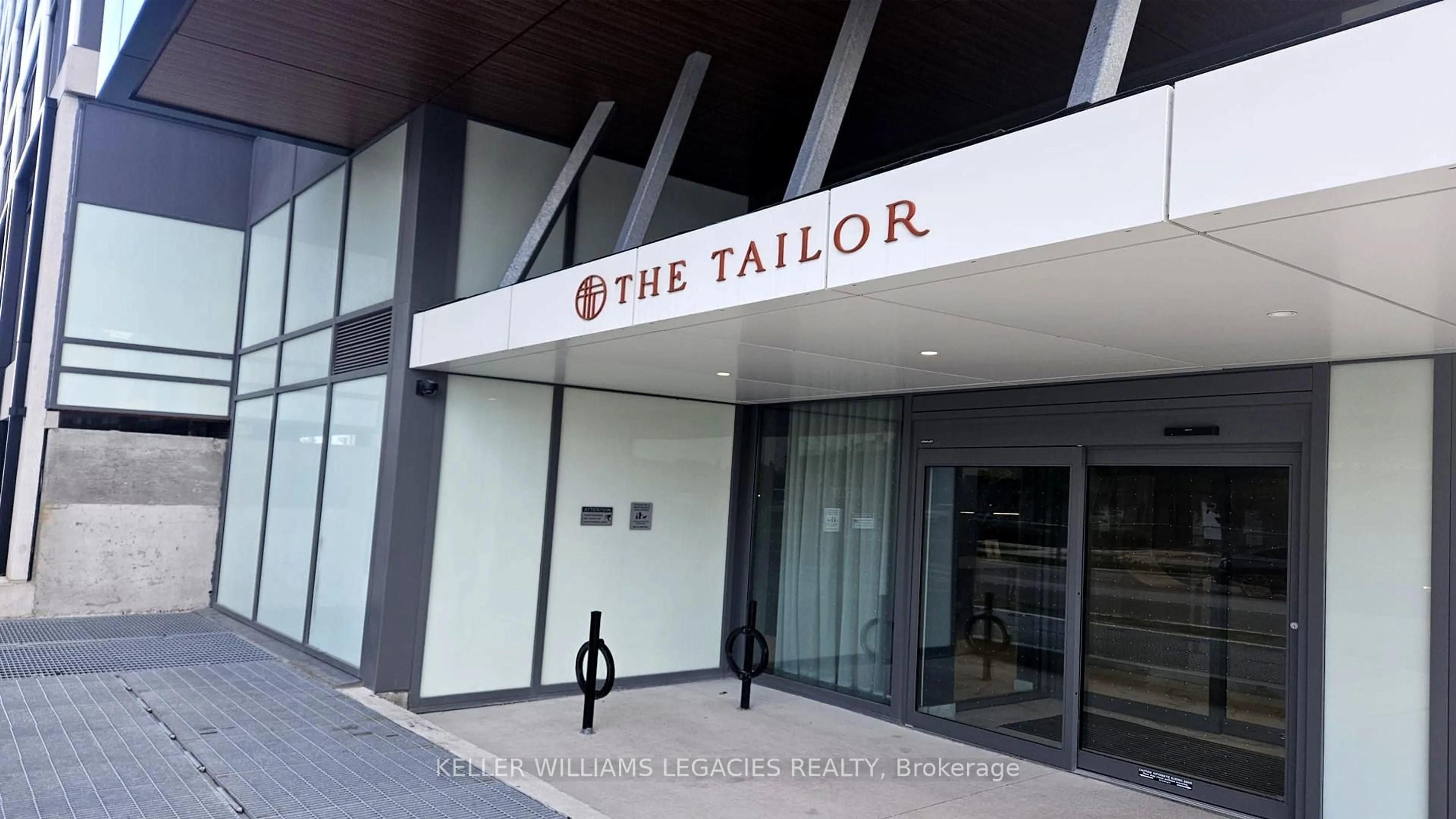 Indoor foyer for 1195 The Queens Way #303, Toronto Ontario M8Z 0H1