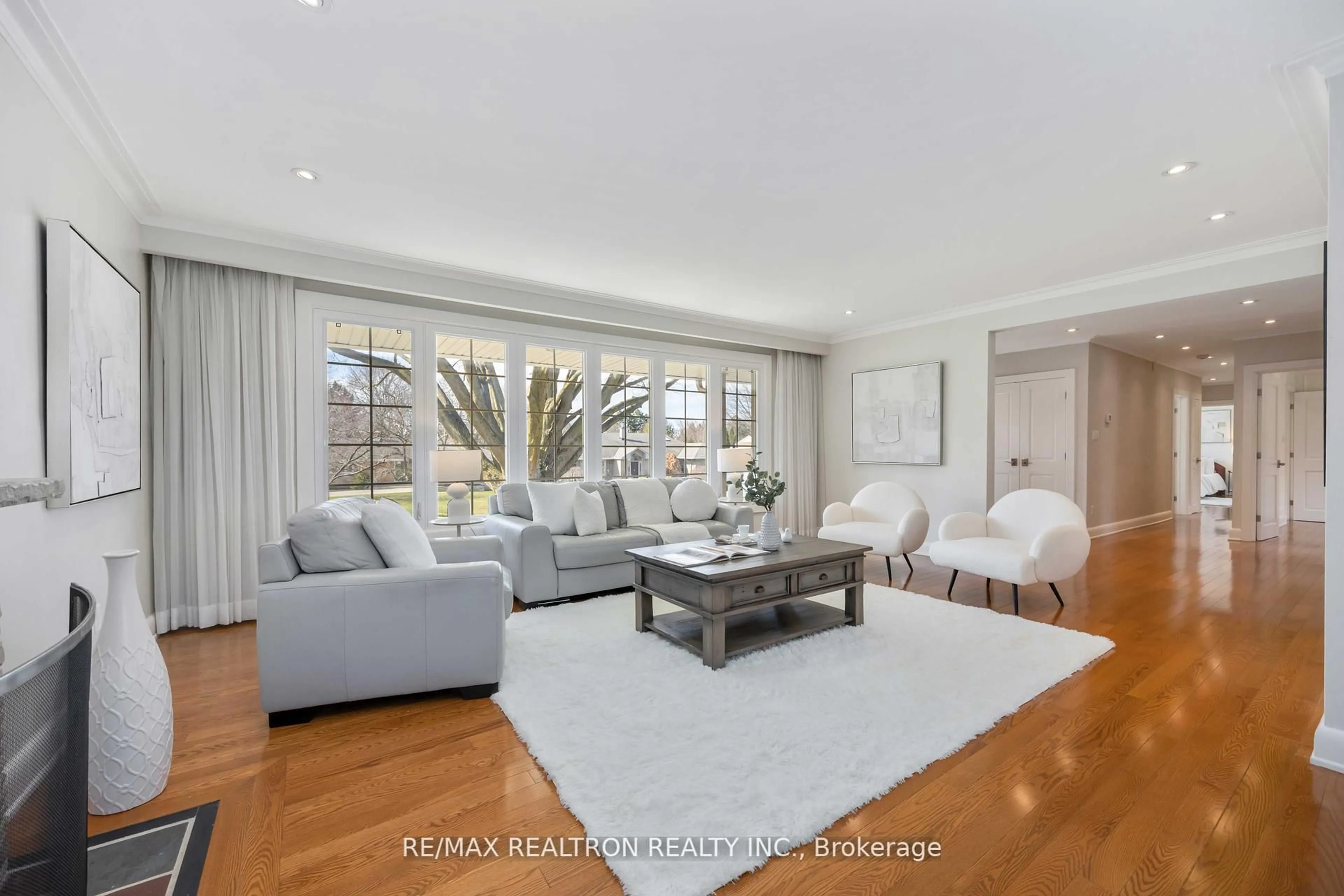 Living room with furniture, unknown for 16 Aylesbury Rd, Toronto Ontario M9A 2M5