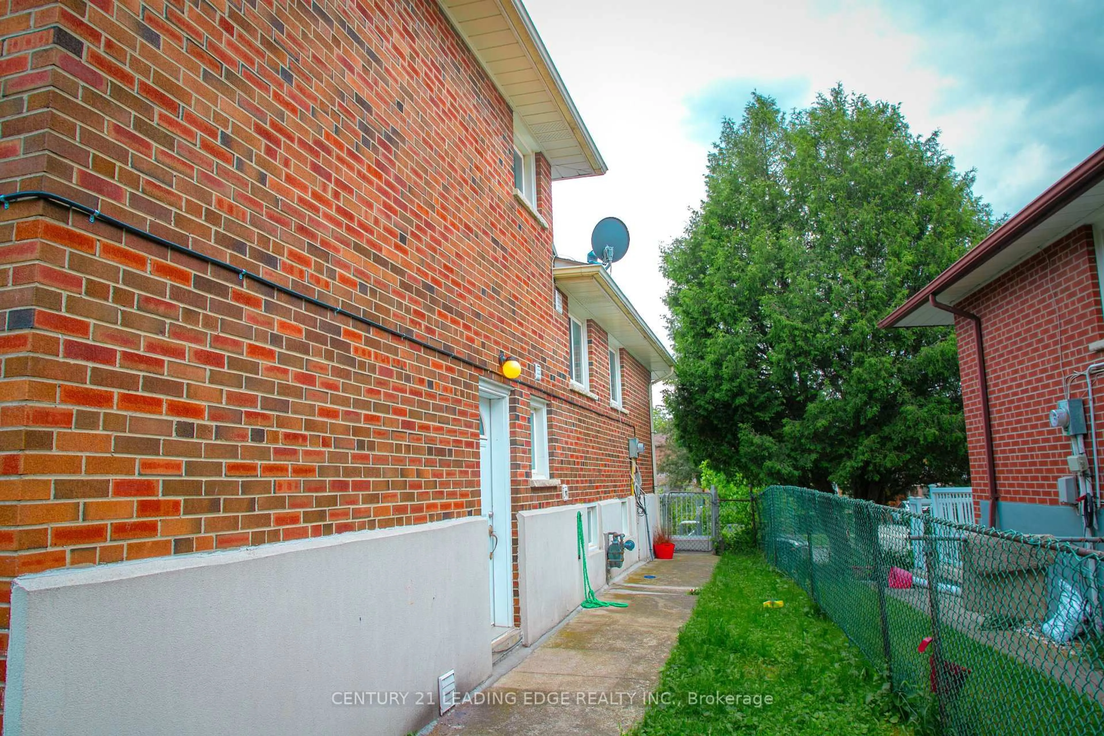 Patio, building for 7 Futura Dr, Toronto Ontario M3N 2L6