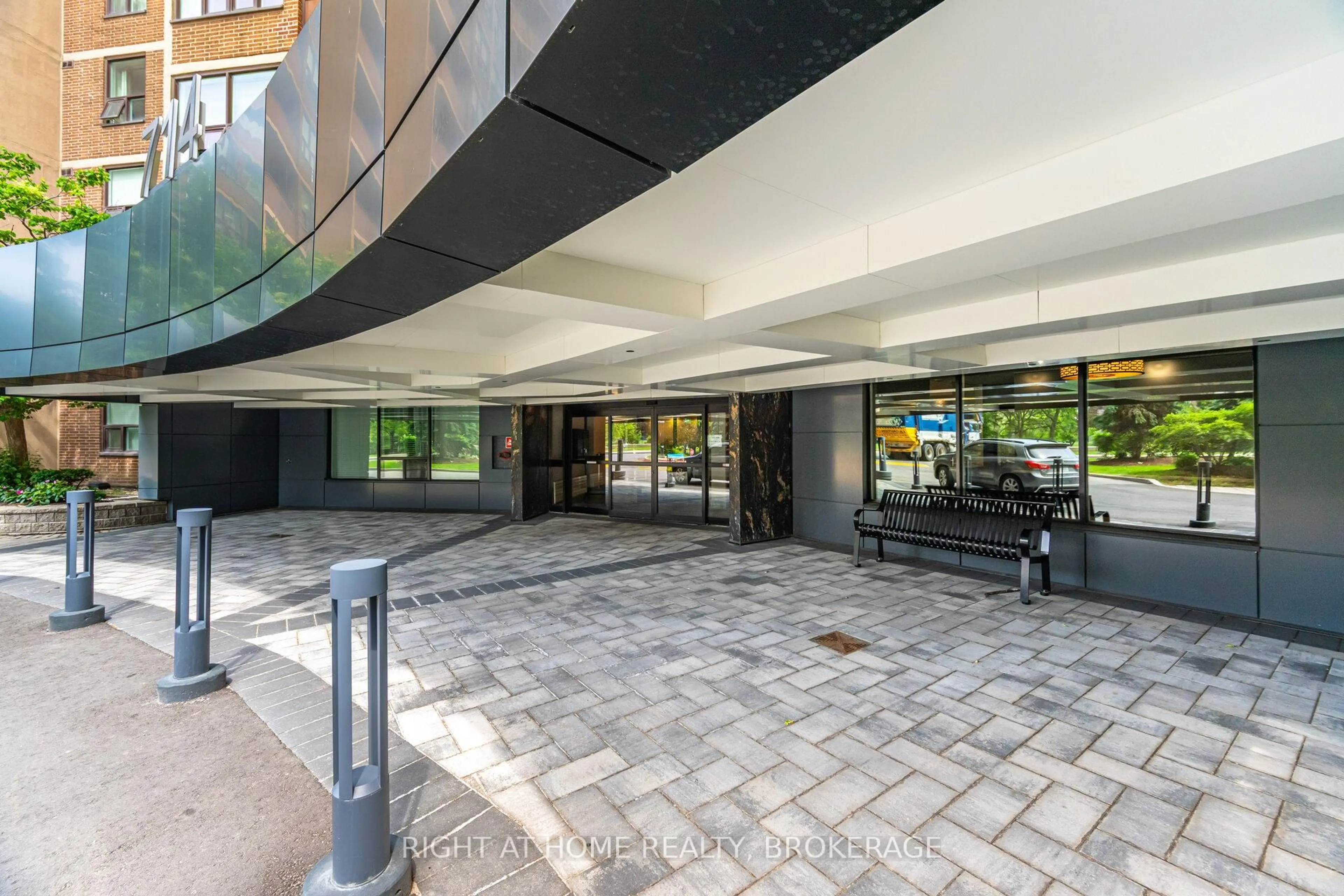 Indoor foyer for 714 The West Mall #811, Toronto Ontario M9C 4X1