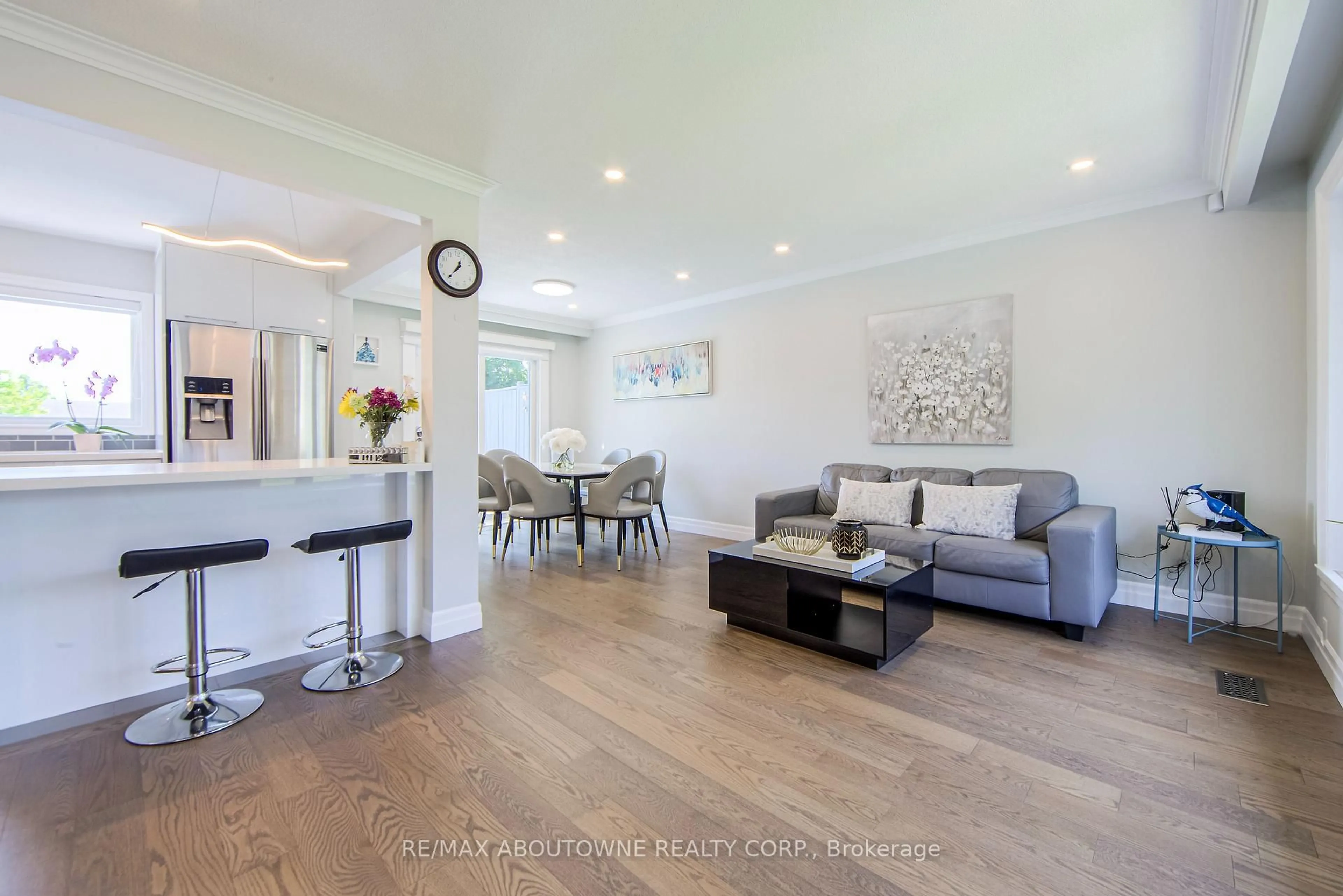 Living room with furniture, wood/laminate floor for 2122 Bridge Rd, Oakville Ontario L6L 2G1