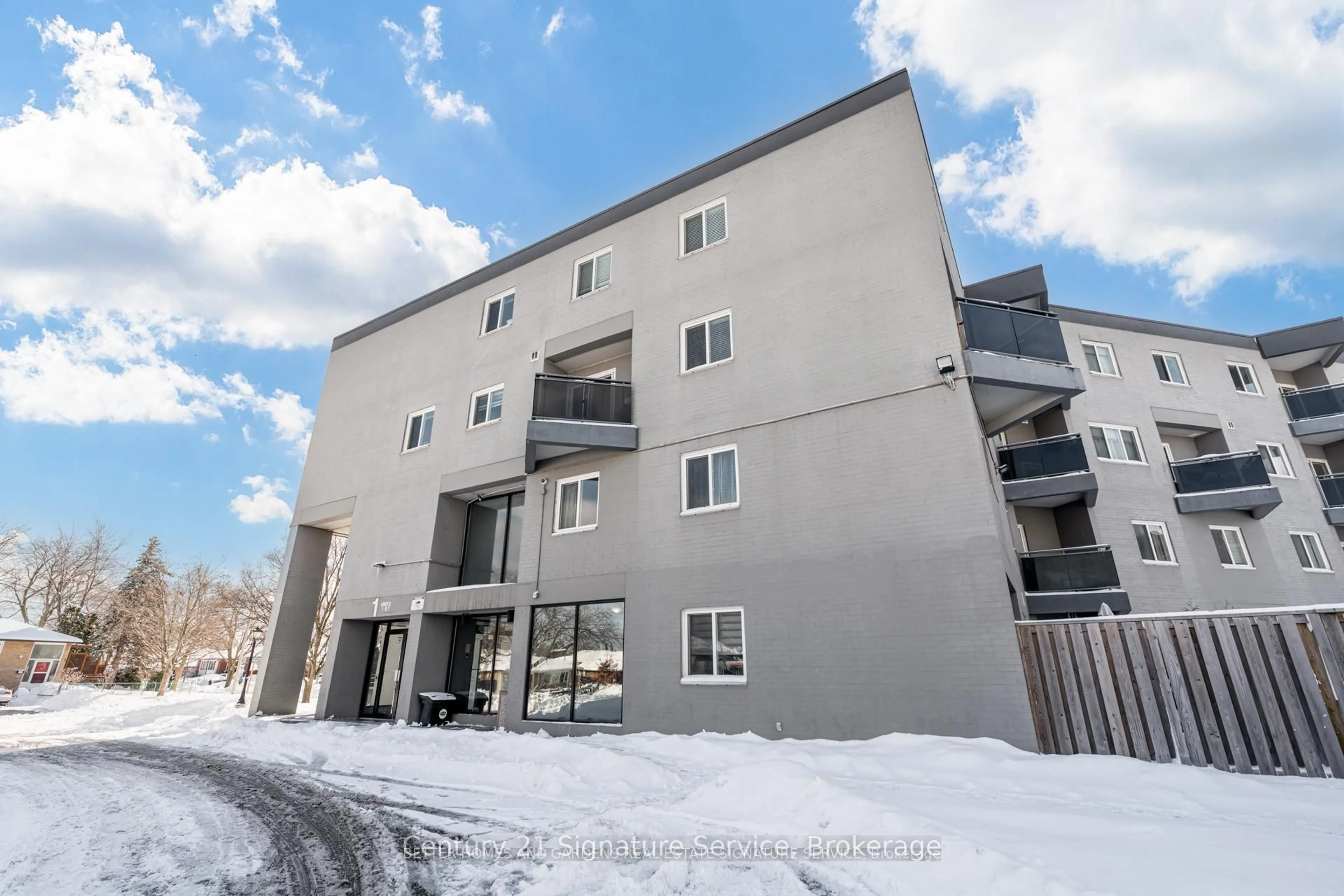Patio, unknown for 2001 Bonnymede Dr #15, Mississauga Ontario L5J 4H8