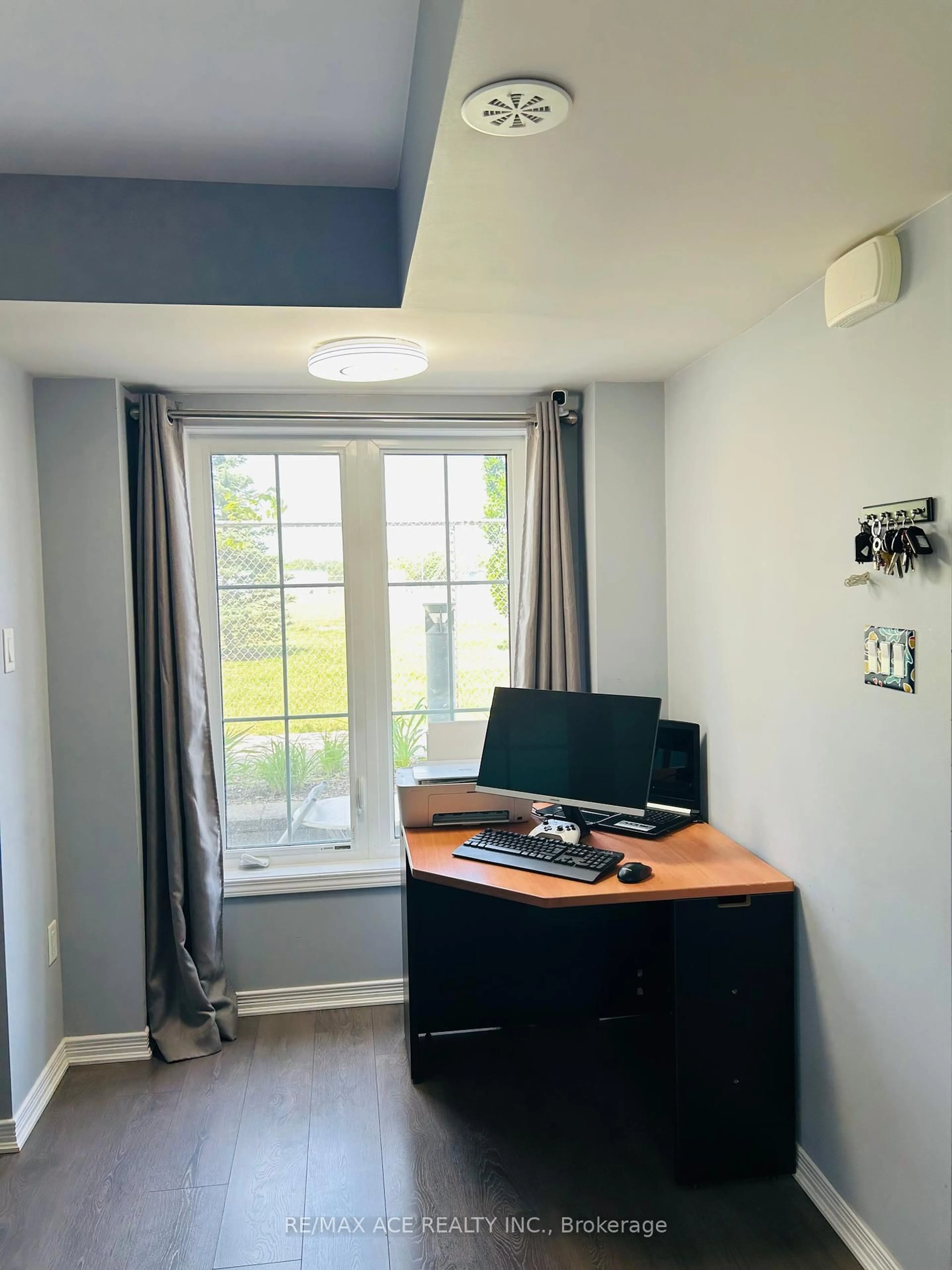 A pic of a room for 2441 Greenwich Dr #8, Oakville Ontario L6M 0S3