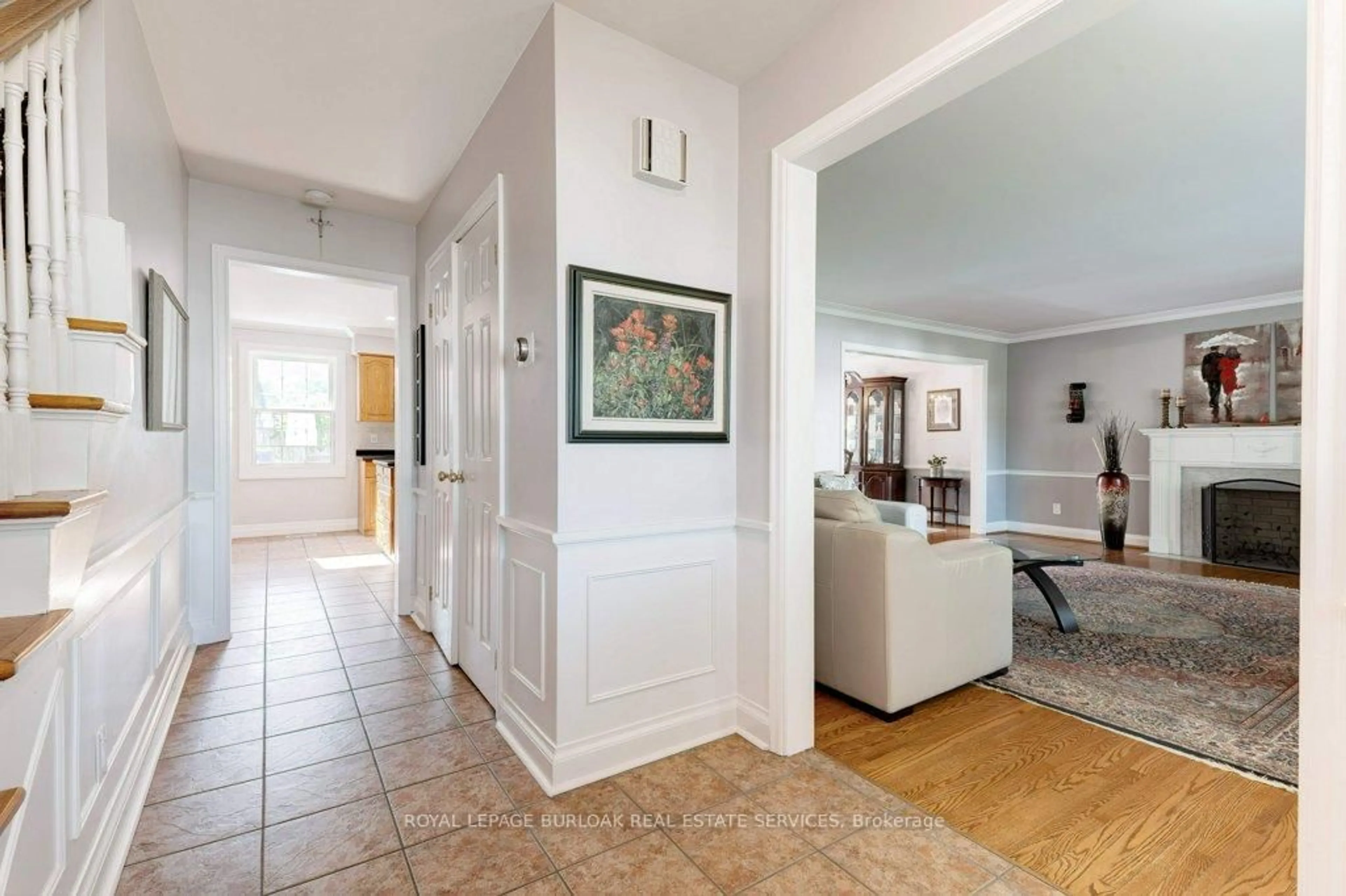 Indoor entryway for 4190 Corrine Crt, Burlington Ontario L7L 1J1