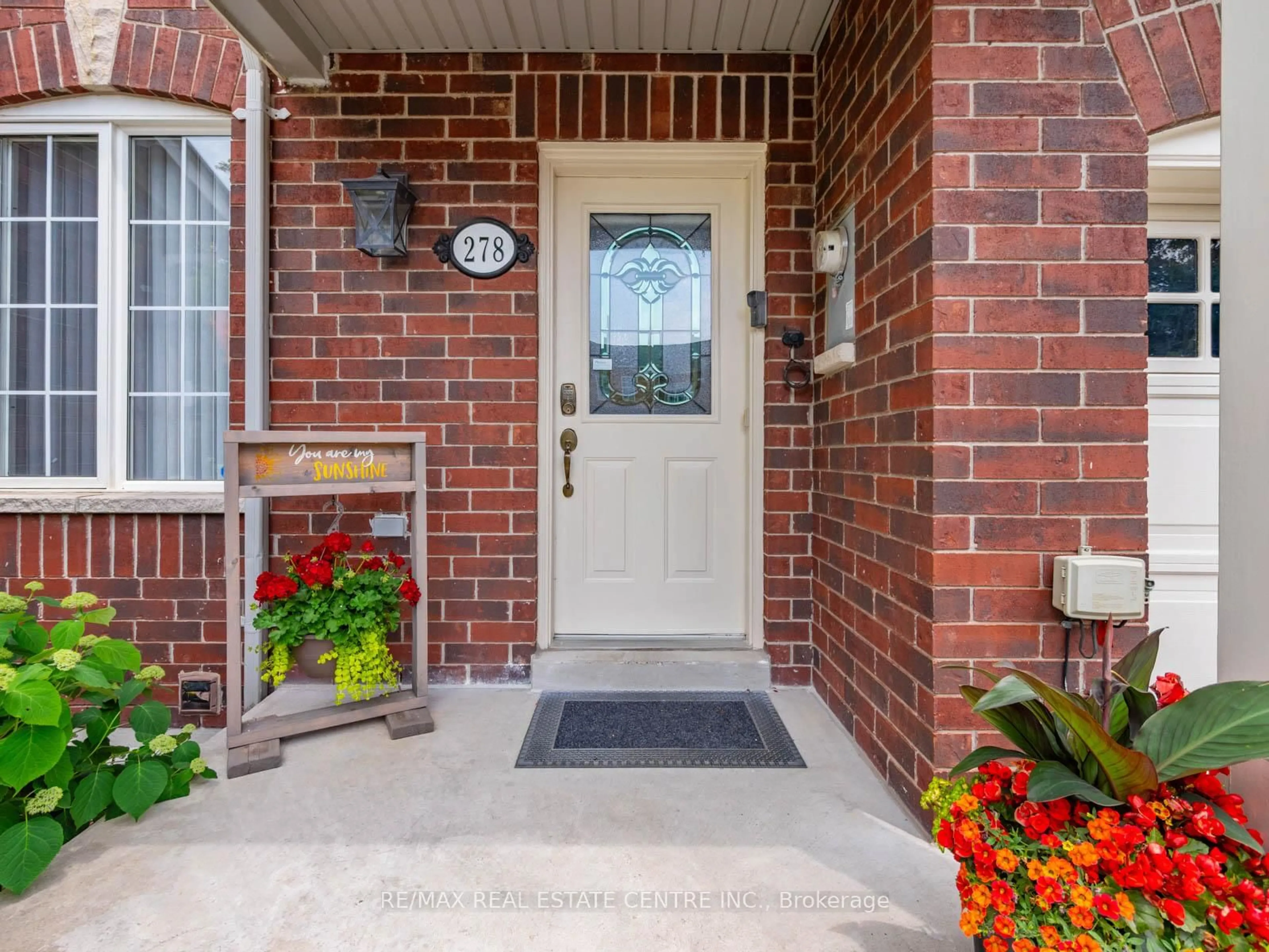 Indoor entryway for 278 Van Allen Gate, Milton Ontario L9T 5Y9