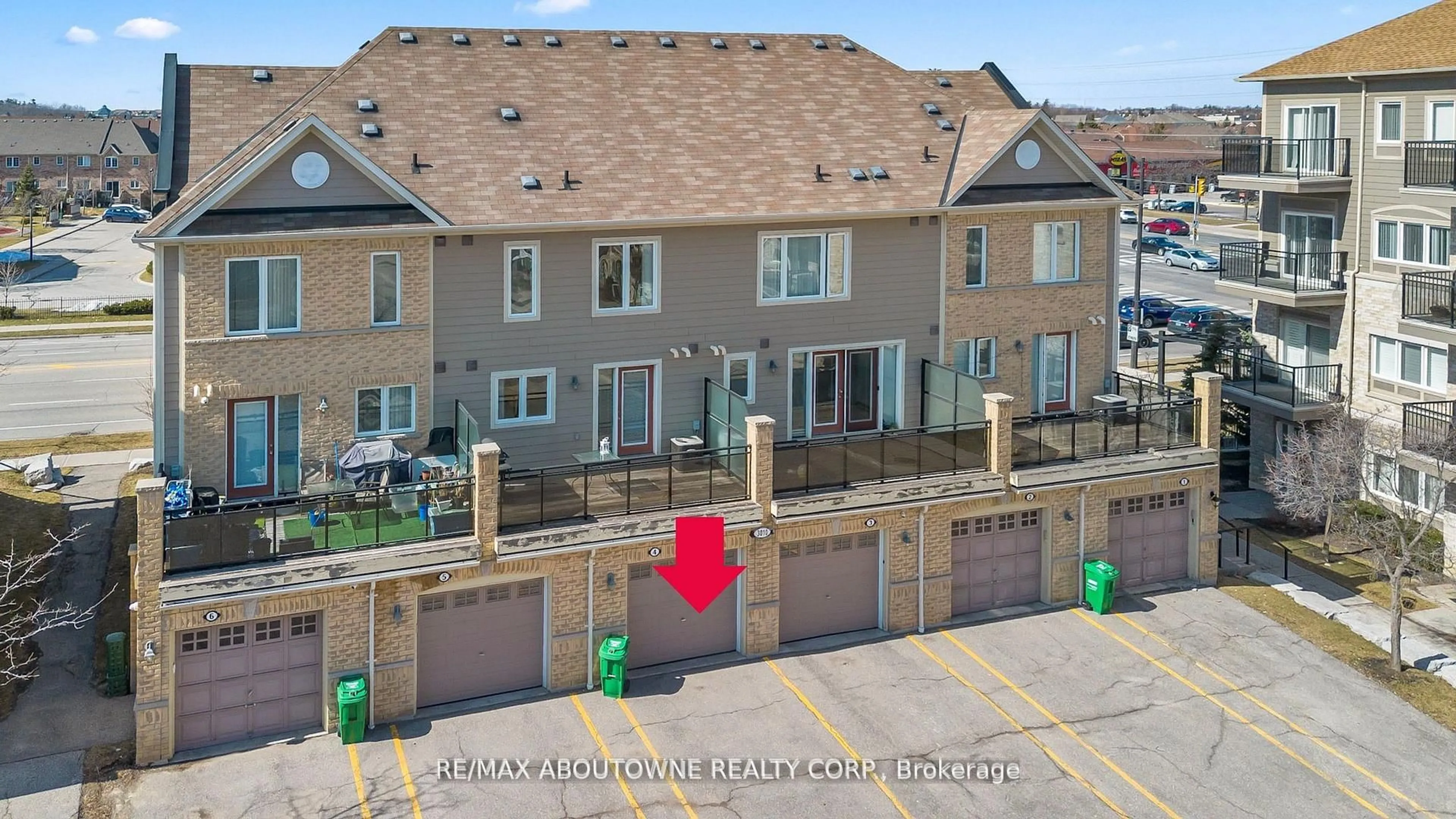 A pic from outside/outdoor area/front of a property/back of a property/a pic from drone, unknown for 3010 Erin Centre Blvd #4, Mississauga Ontario L5M 0P5