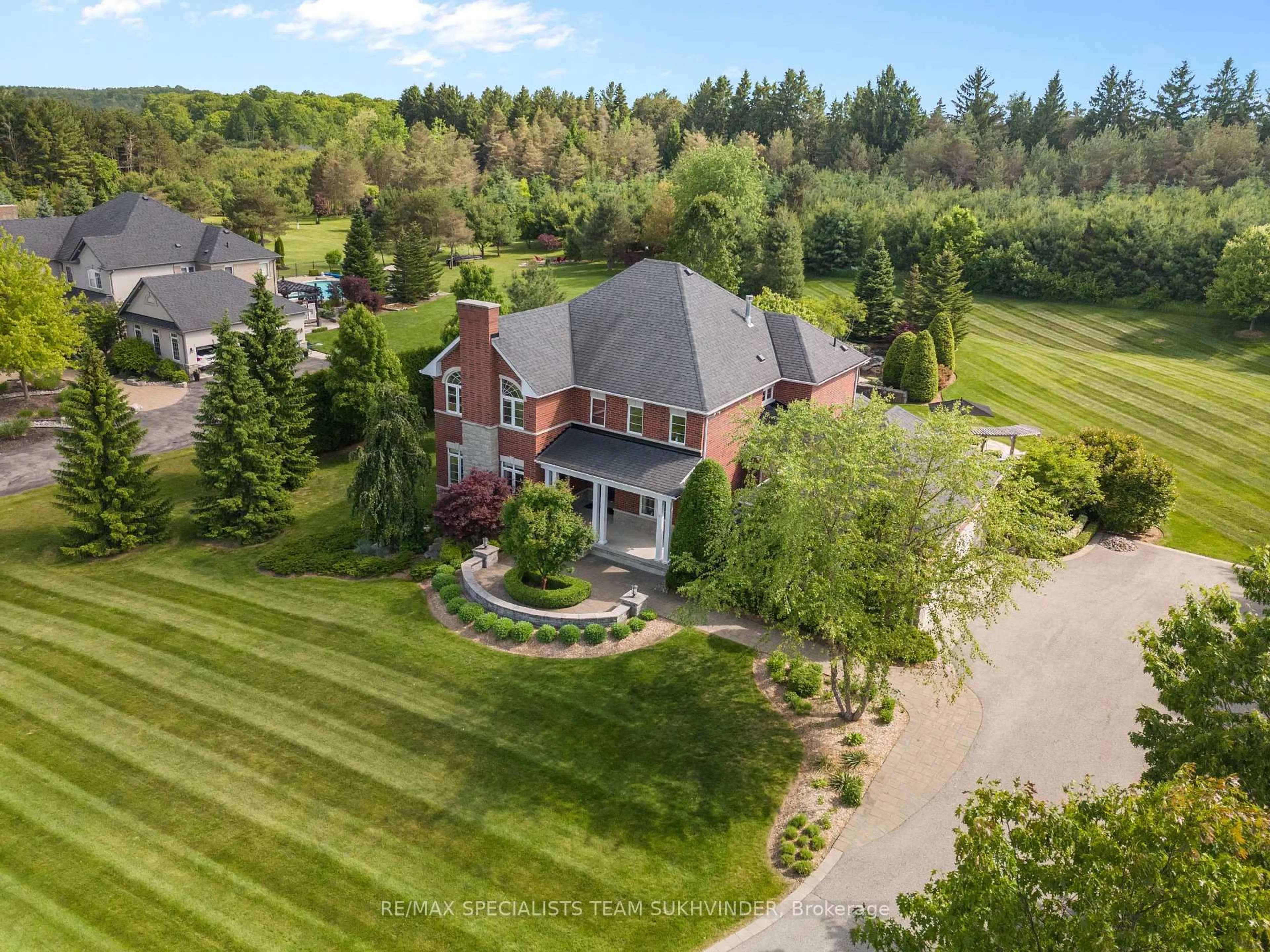 A pic from outside/outdoor area/front of a property/back of a property/a pic from drone, unknown for 37 Doctor Reynar Rd, Caledon Ontario L7E 4H3