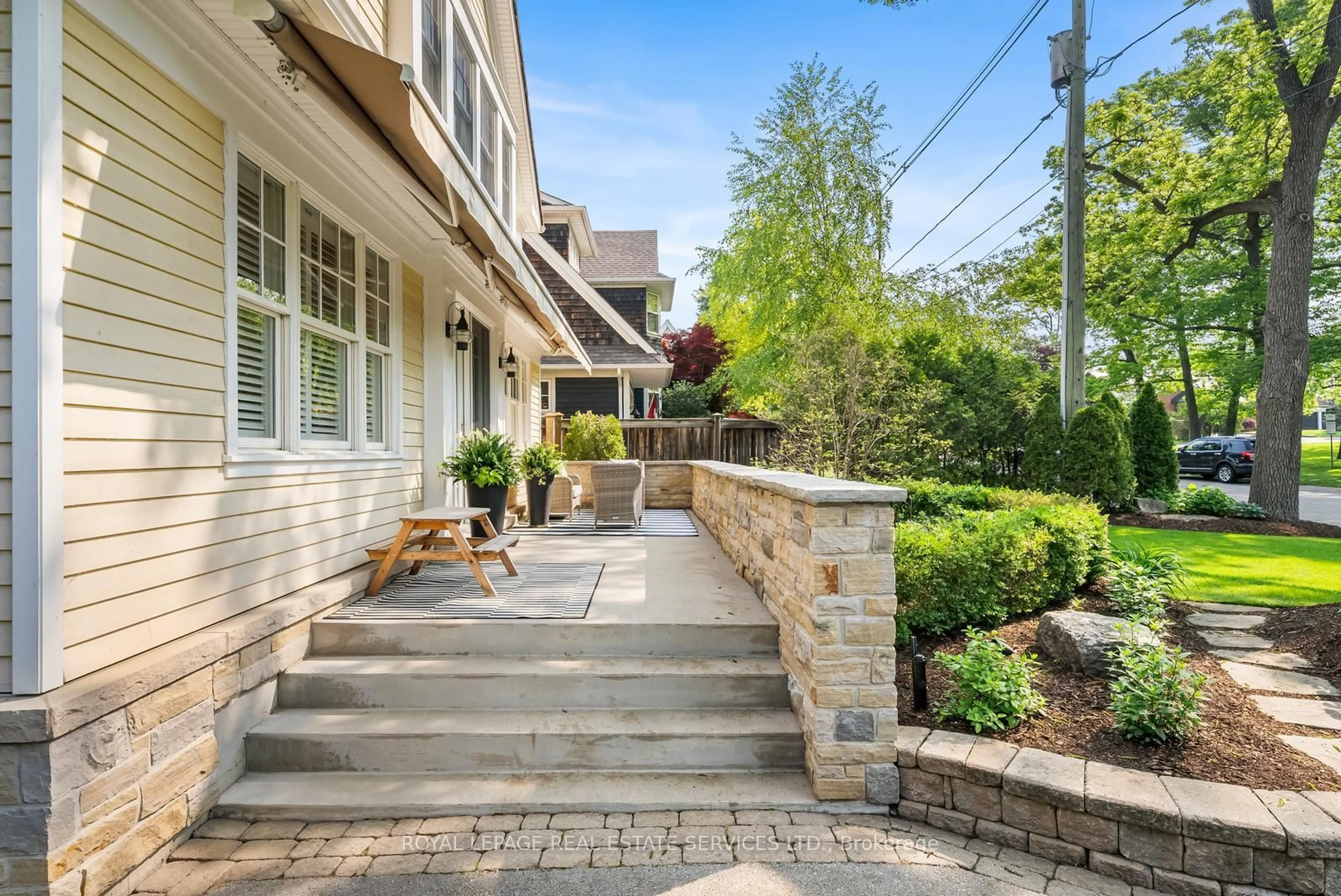 Patio, street for 67 Burnet St, Oakville Ontario L6K 1B8