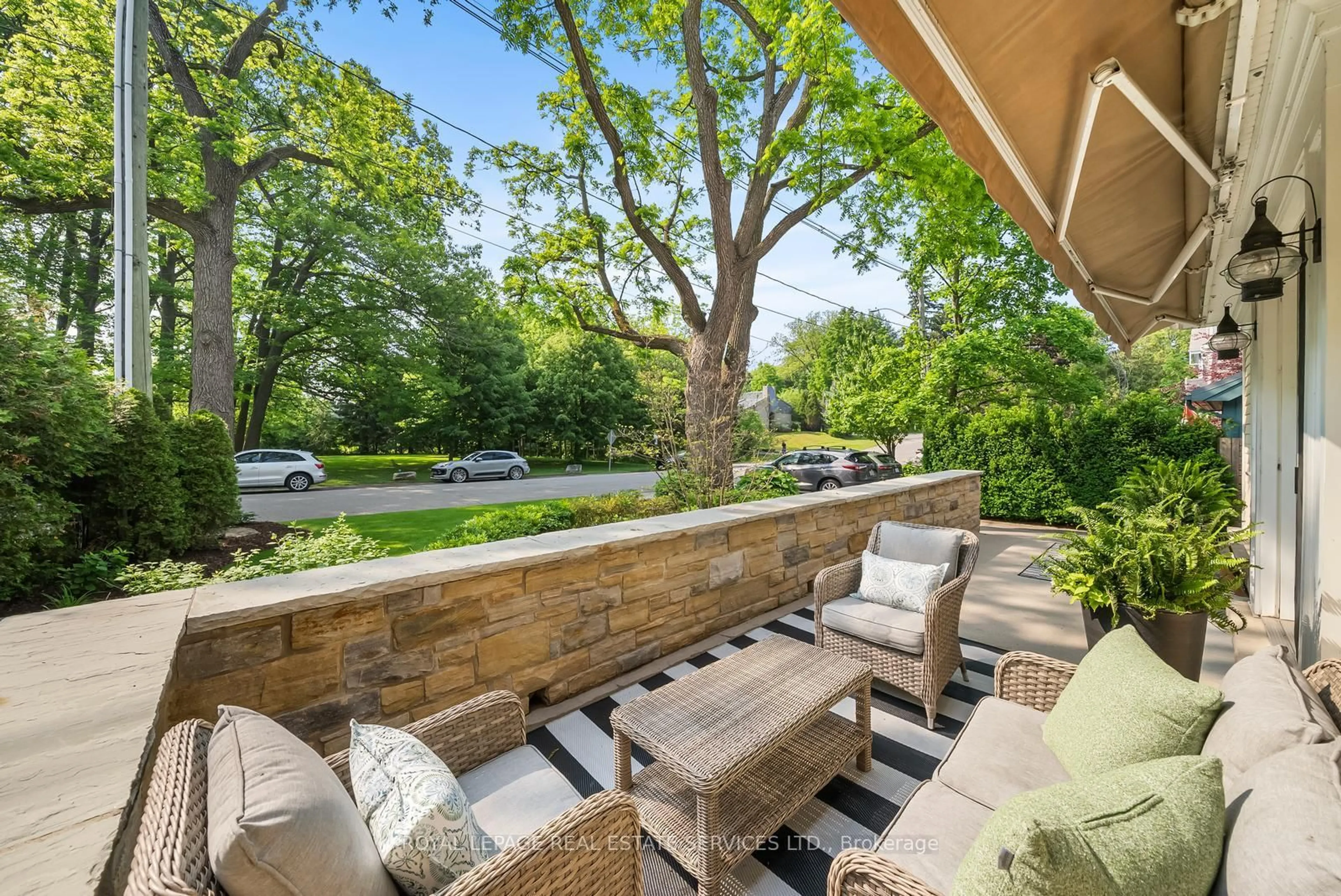 Patio, street for 67 Burnet St, Oakville Ontario L6K 1B8
