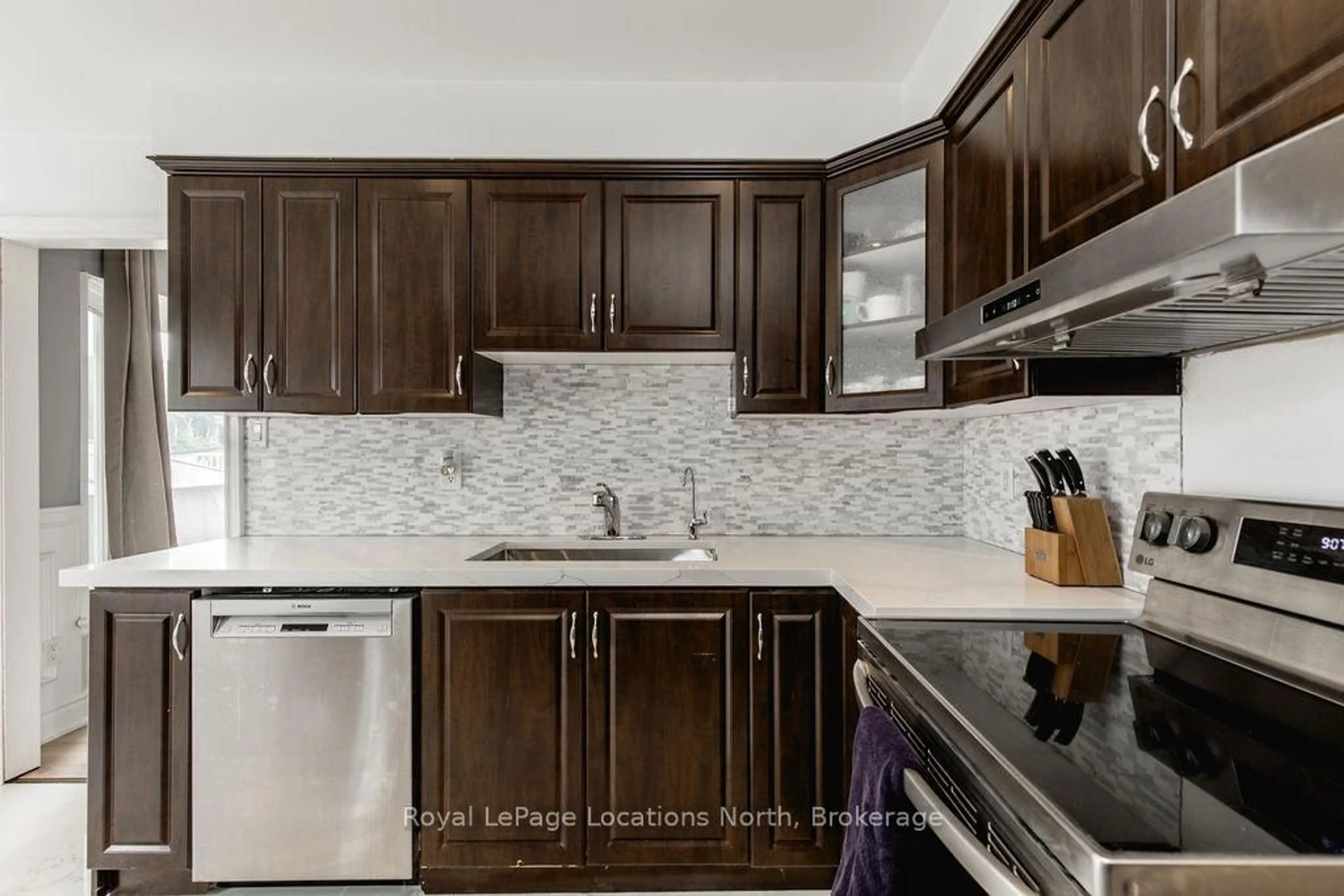 Unknown for 120 Candy Cres, Brampton Ontario L6X 3T5