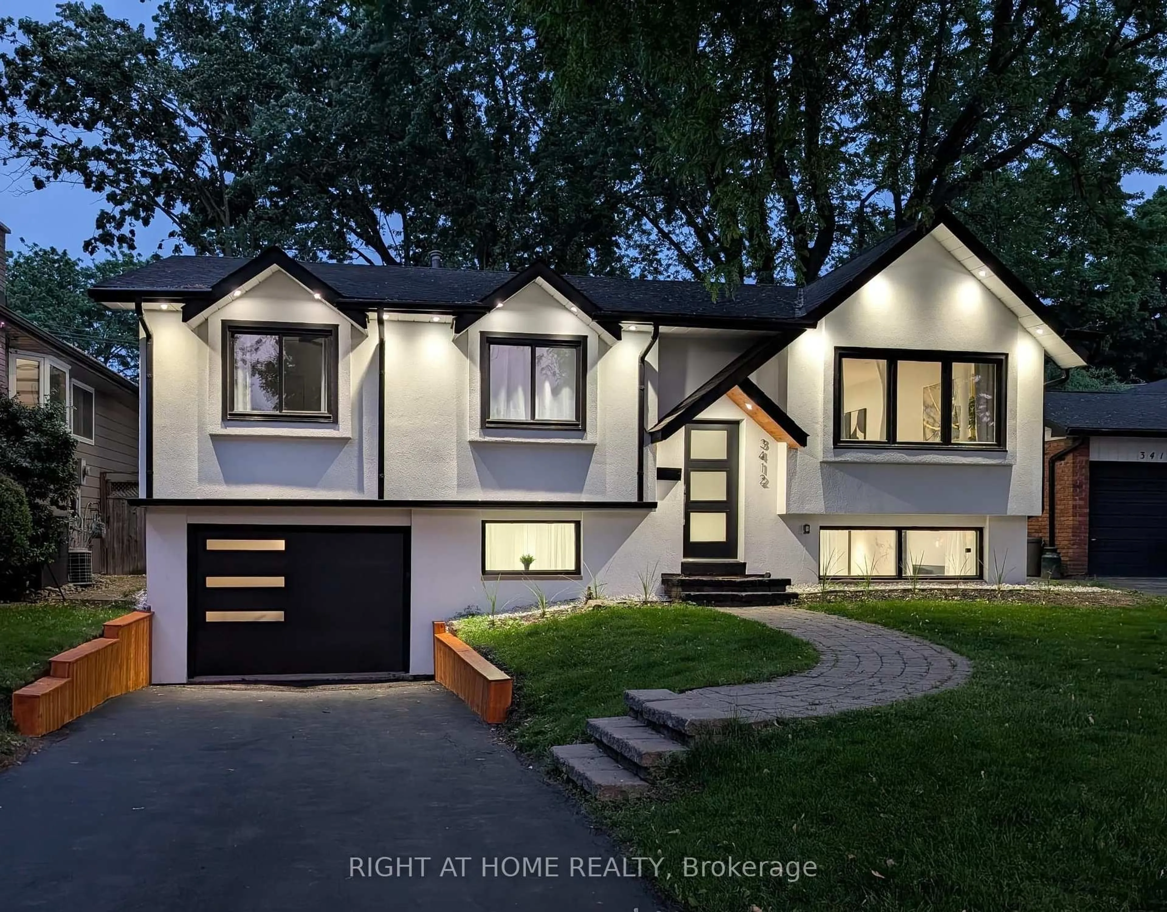Home with vinyl exterior material, street for 3412 Putter Pl, Burlington Ontario L7N 2P4