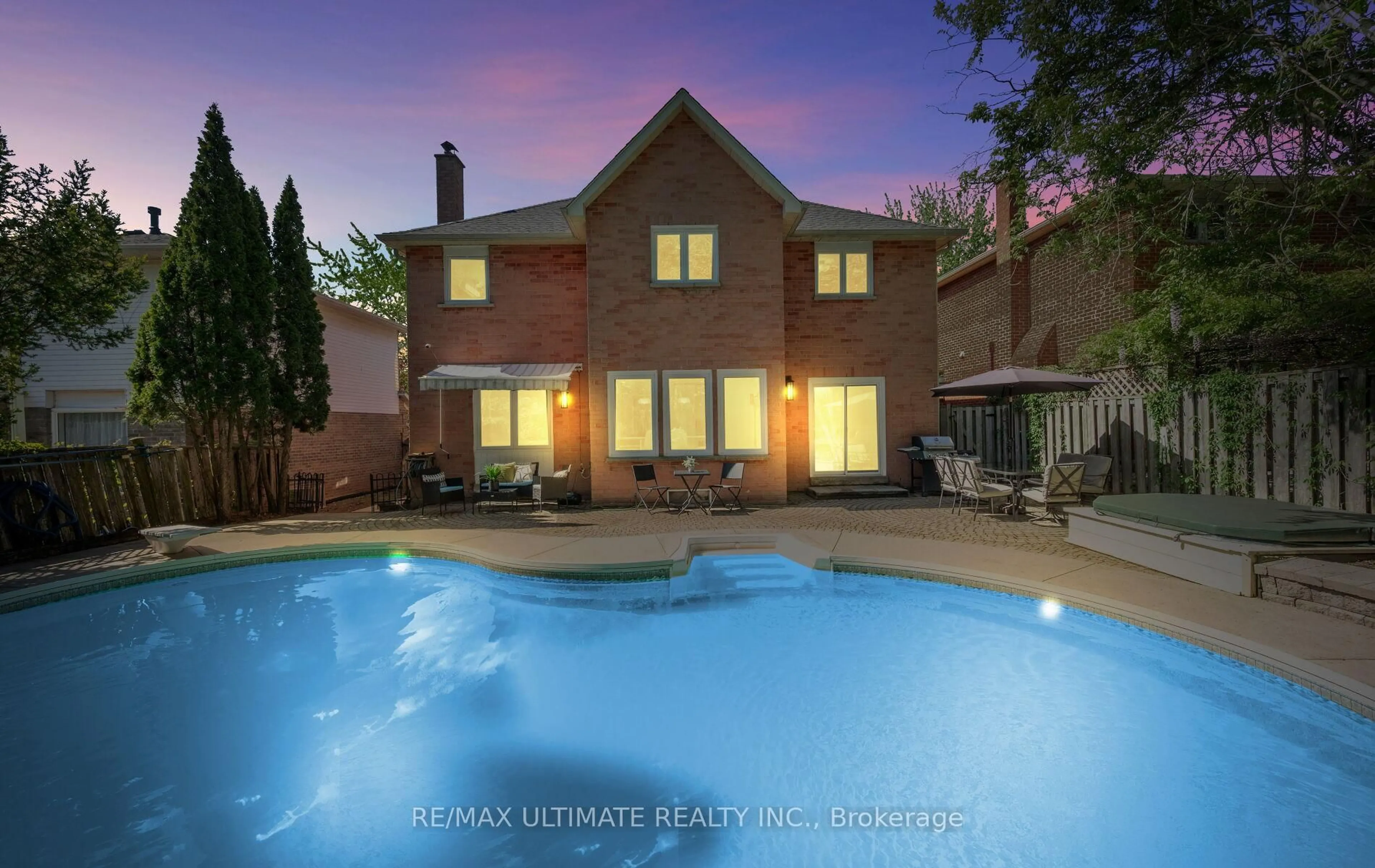 Pool for 2087 Mayflower Blvd, Oakville Ontario L6H 4E8