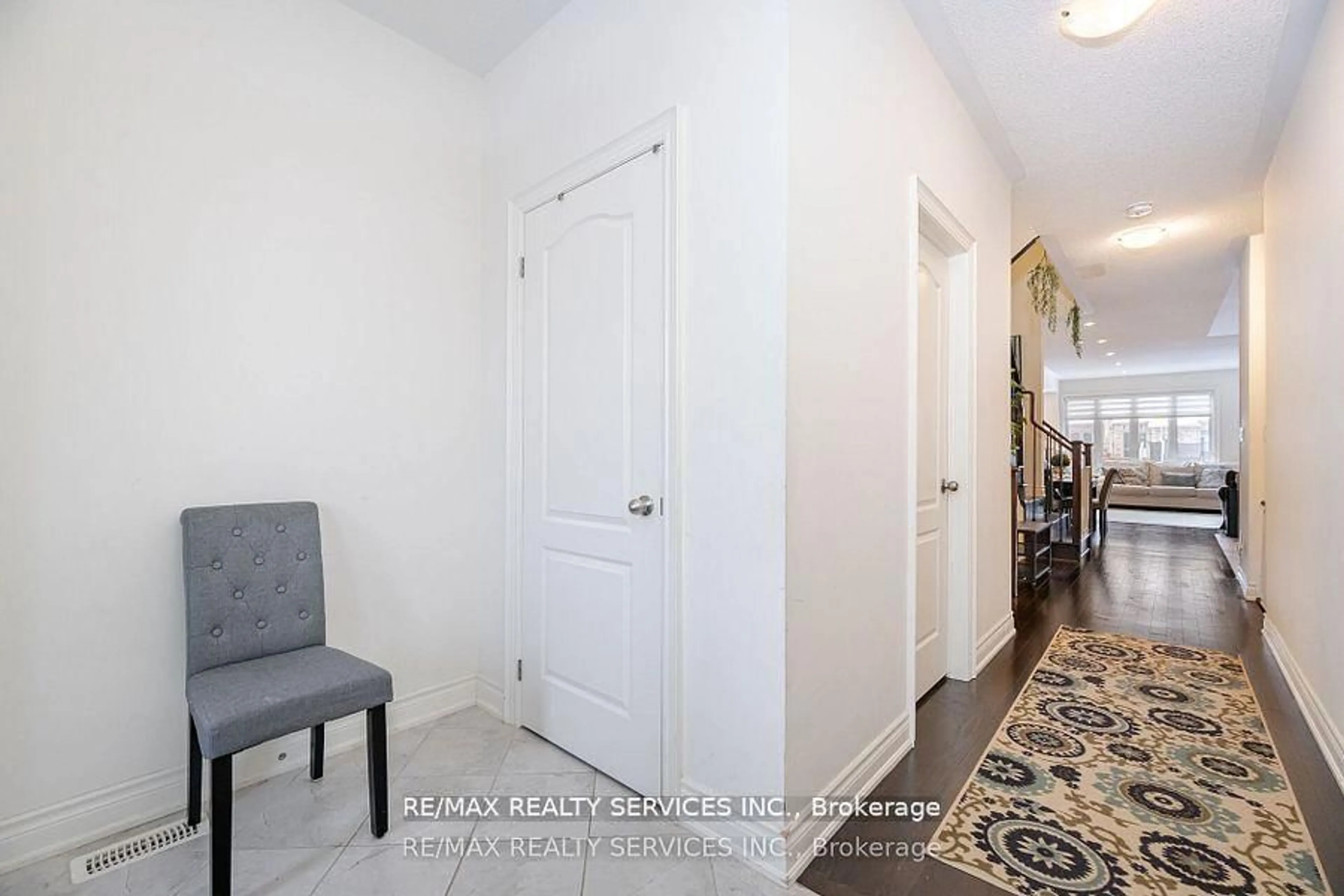 Indoor entryway for 7 Lady Evelyn Cres, Brampton Ontario L6Y 6C7