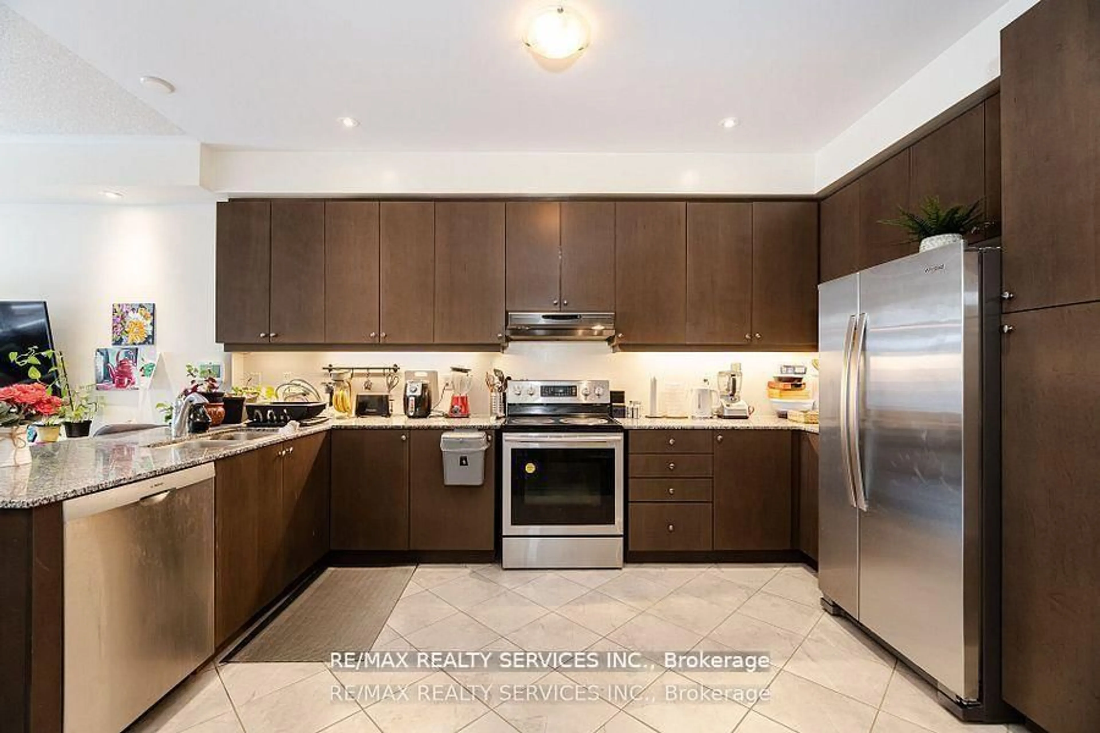 Contemporary kitchen, ceramic/tile floor for 7 Lady Evelyn Cres, Brampton Ontario L6Y 6C7