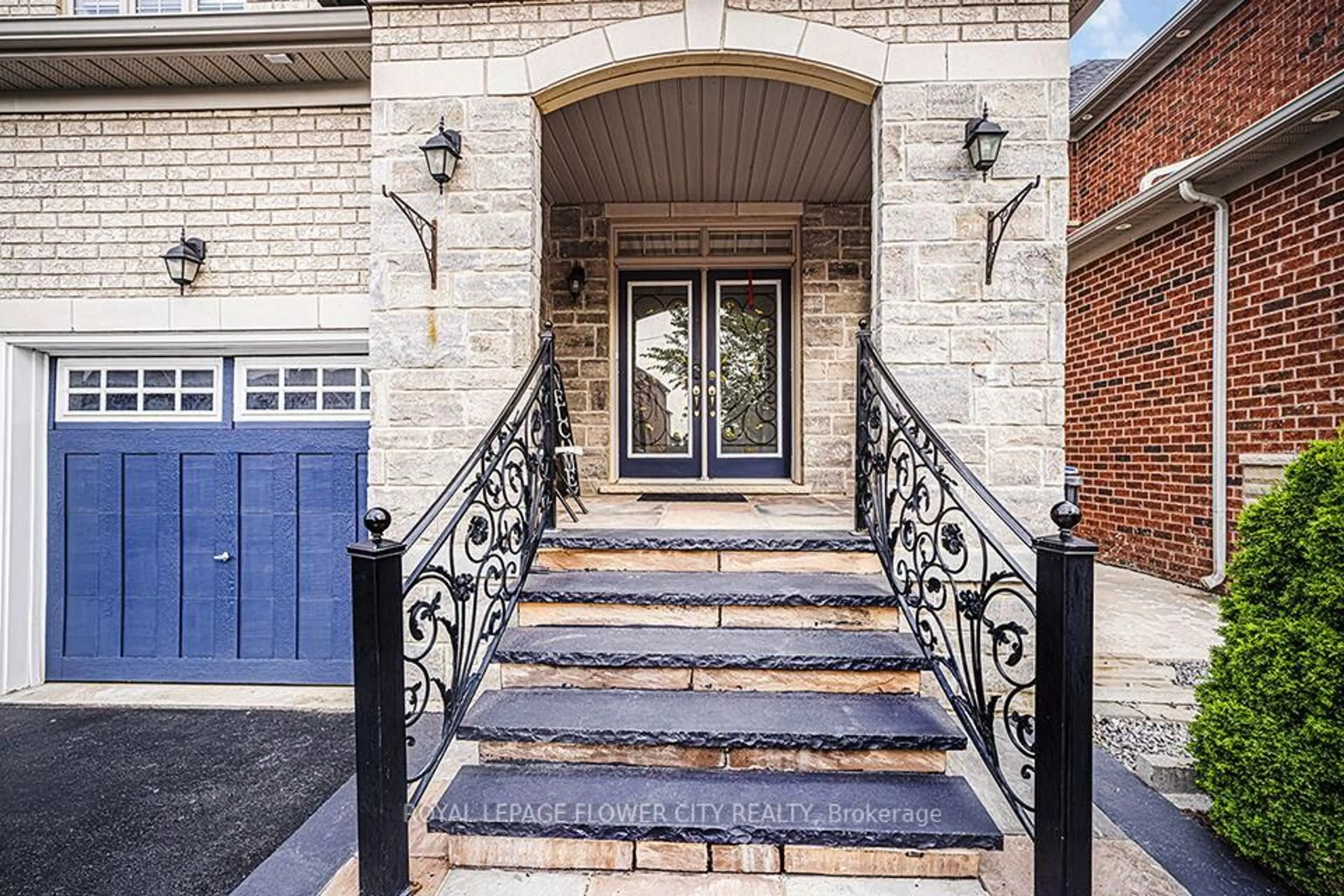 Unknown for 21 Relton Circ, Brampton Ontario L6P 1B6