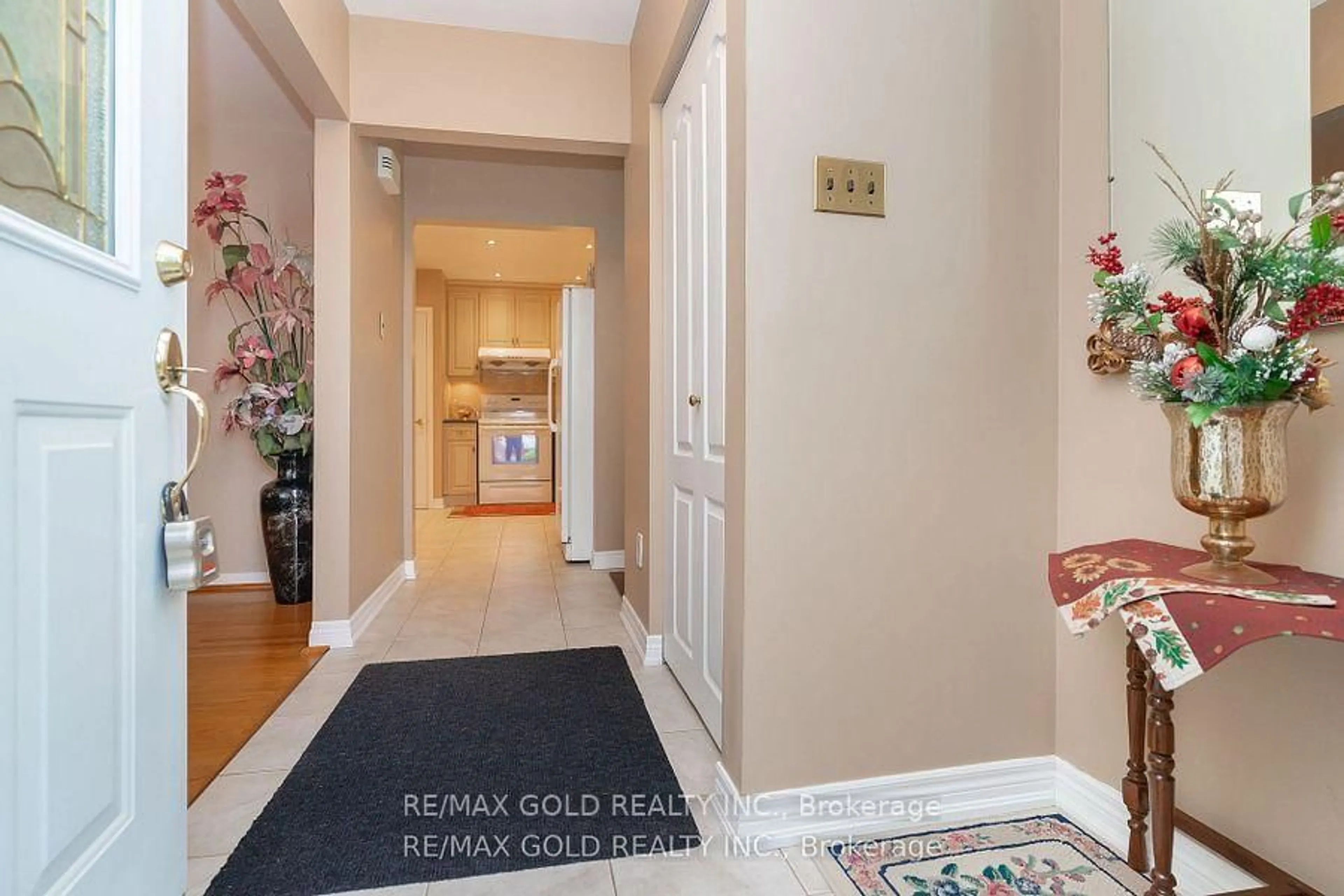 Indoor entryway for 57 Cathcart Cres, Brampton Ontario L6T 2A4