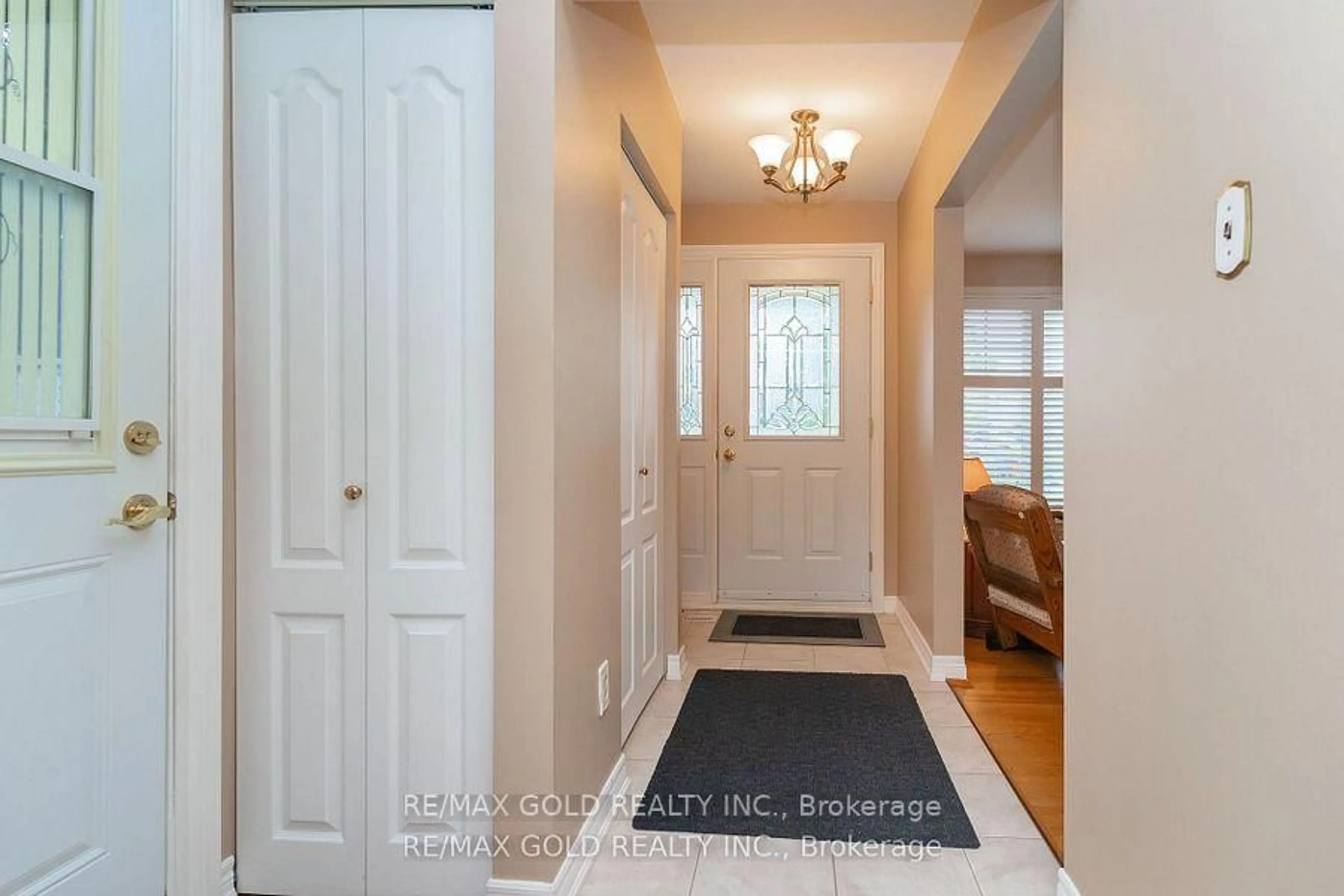Indoor entryway for 57 Cathcart Cres, Brampton Ontario L6T 2A4