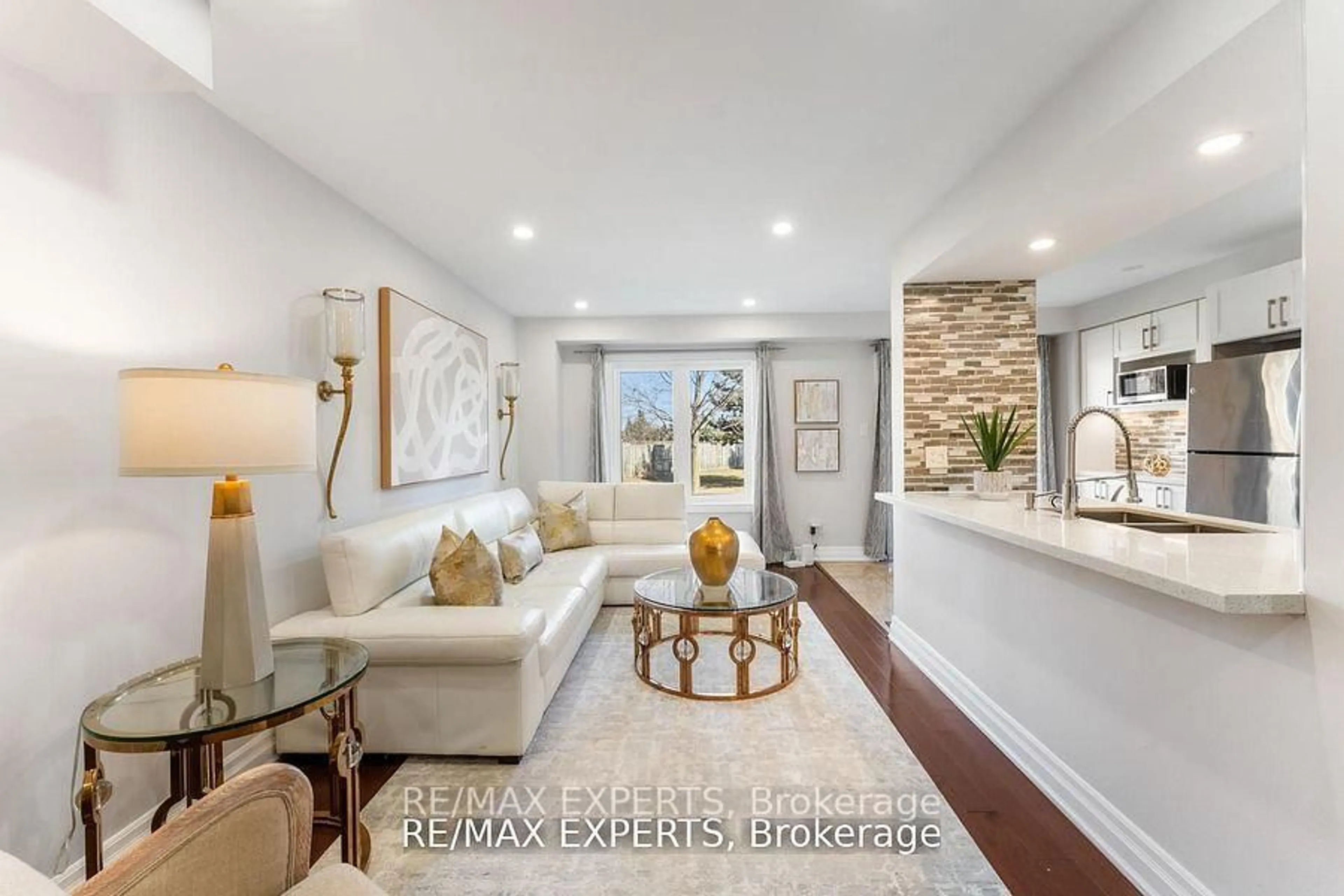 Living room with furniture, ceramic/tile floor for 1484 Torrington Dr #79, Mississauga Ontario L5V 1Y2