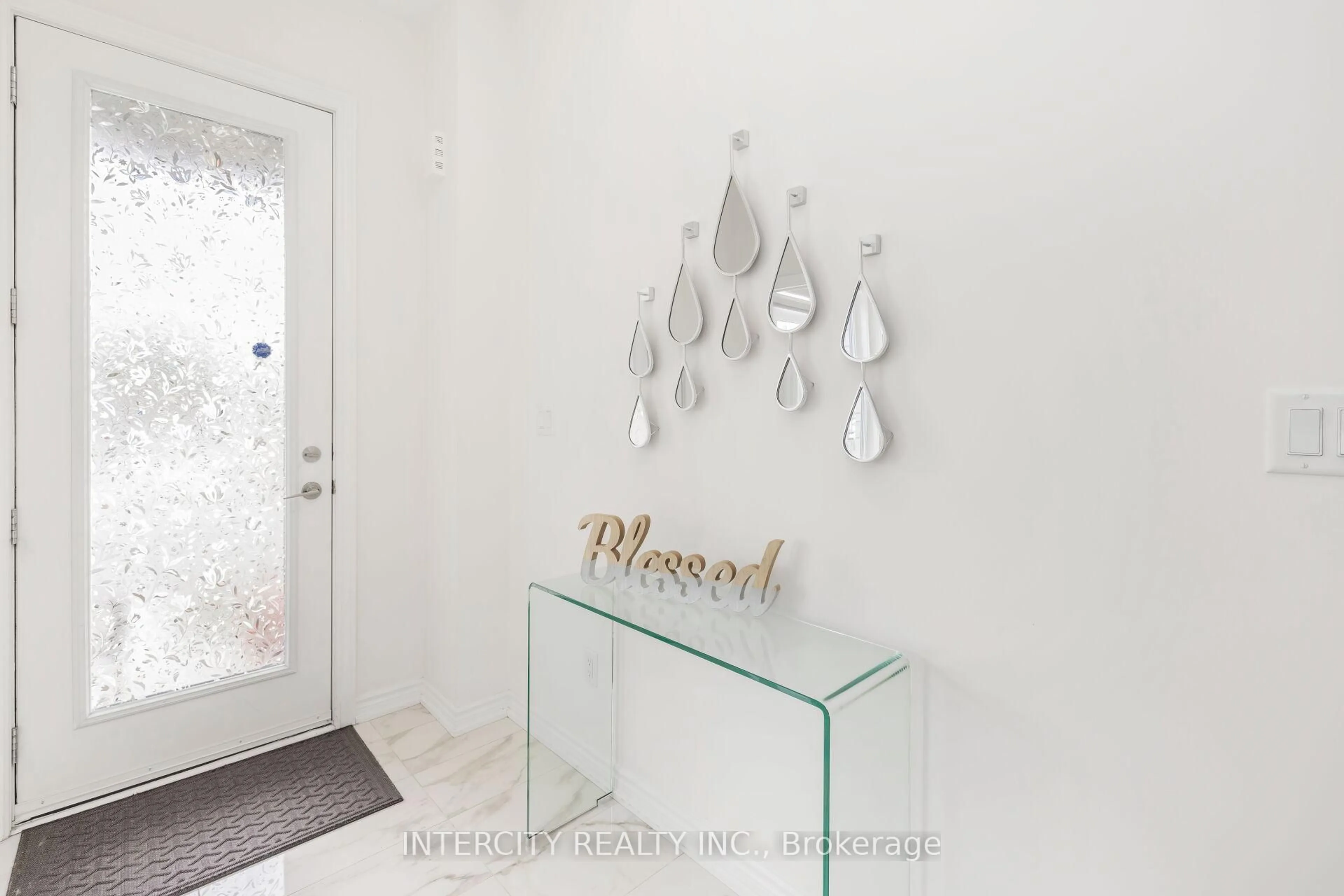 Indoor entryway for 54 Moorcroft Pl, Brampton Ontario L6P 4P7