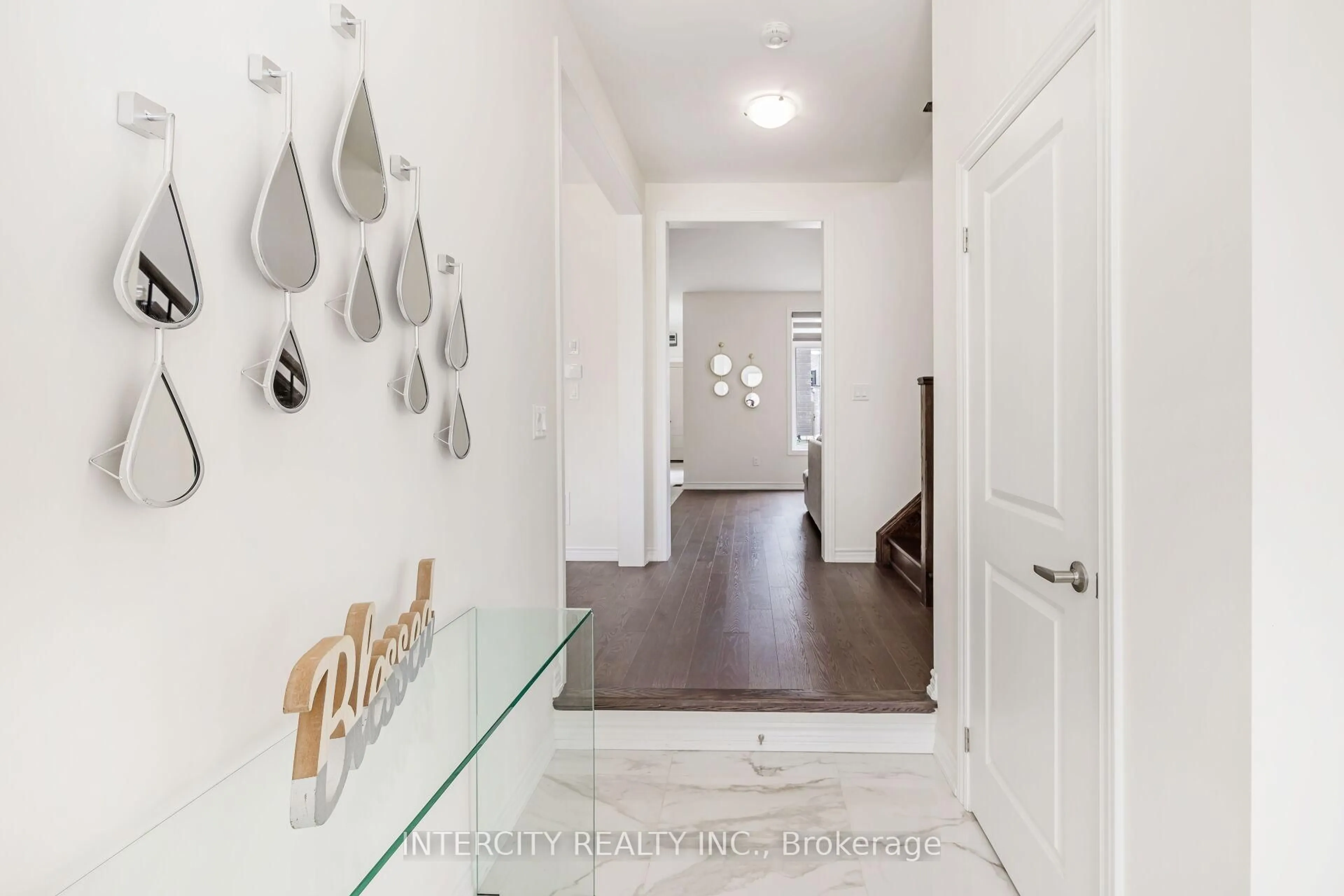 Indoor entryway for 54 Moorcroft Pl, Brampton Ontario L6P 4P7