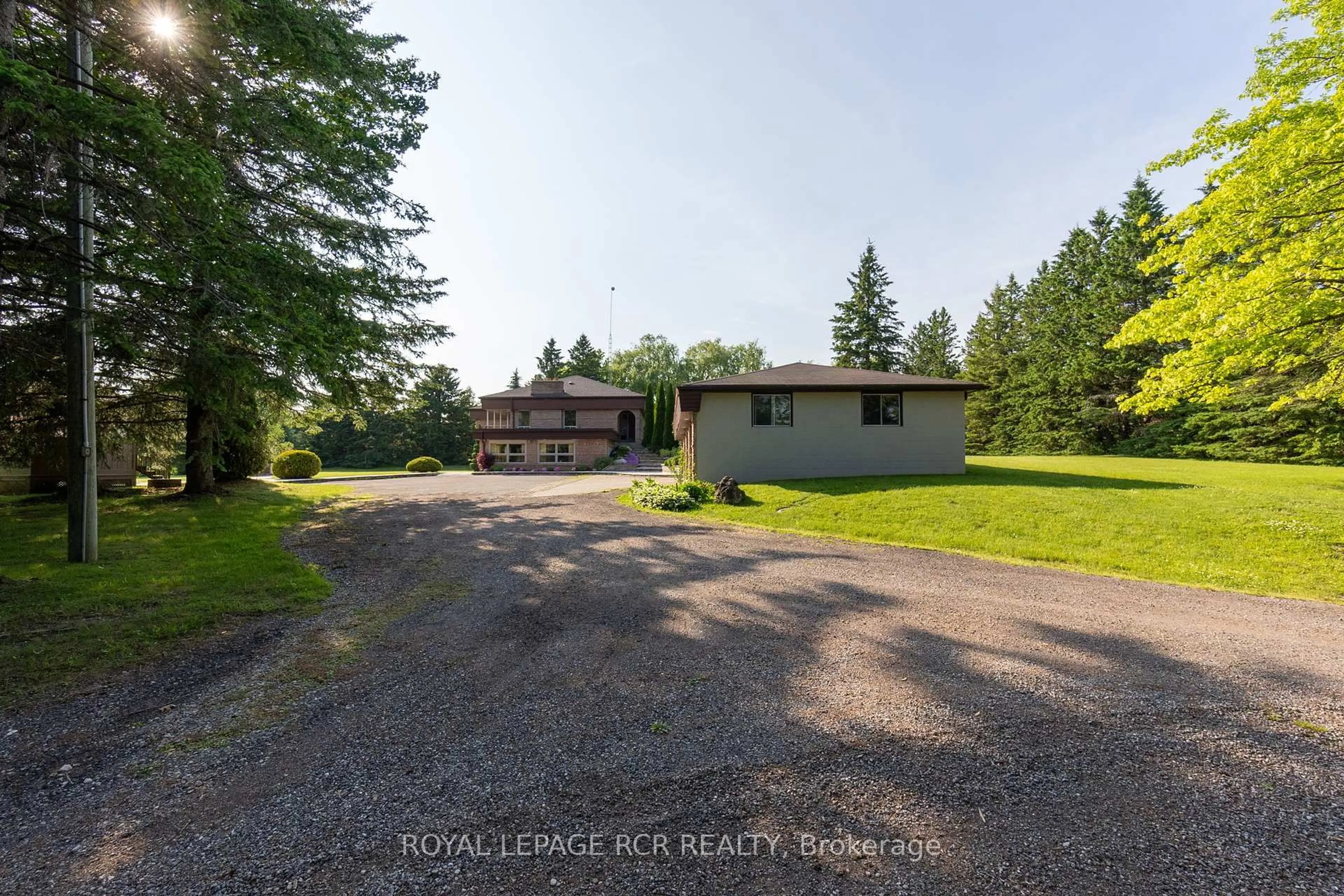 A pic from outside/outdoor area/front of a property/back of a property/a pic from drone, unknown for 15486 Mount Pleasant Rd, Caledon Ontario L7E 3M4
