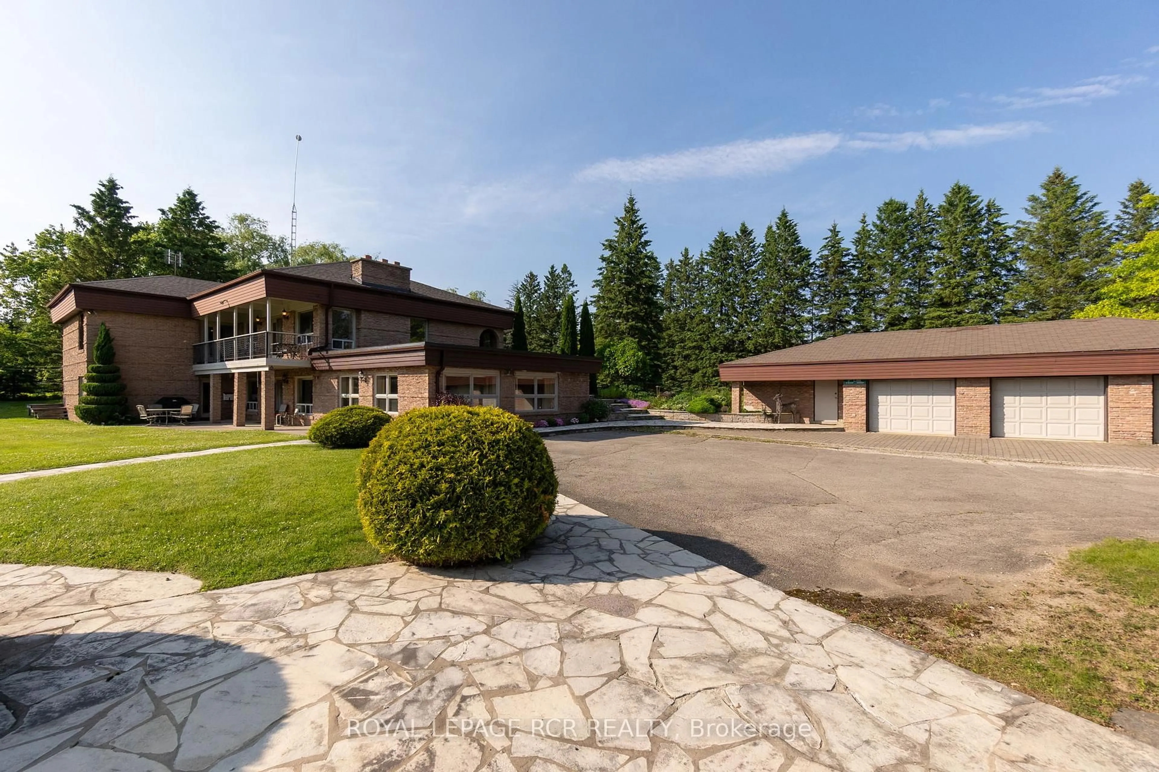 A pic from outside/outdoor area/front of a property/back of a property/a pic from drone, unknown for 15486 Mount Pleasant Rd, Caledon Ontario L7E 3M4