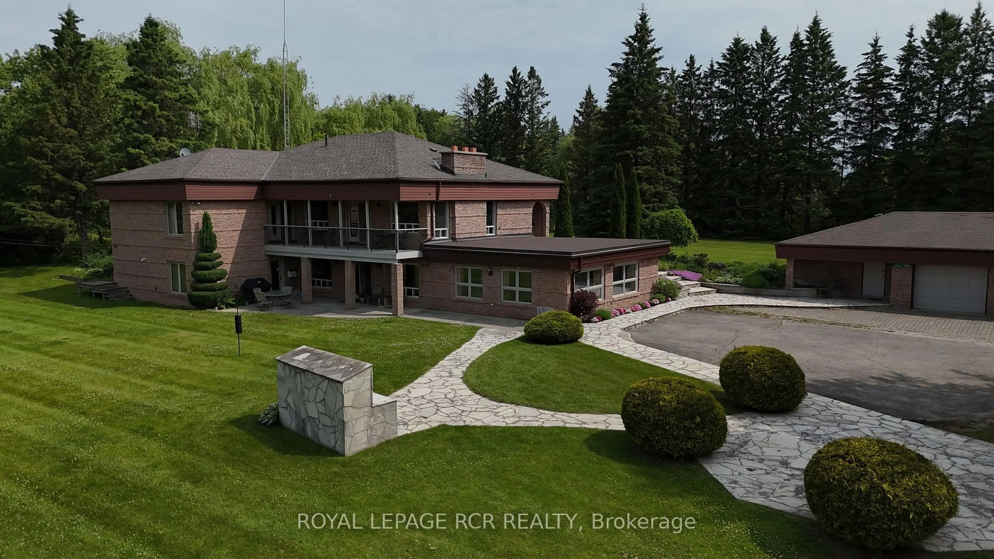 A pic from outside/outdoor area/front of a property/back of a property/a pic from drone, unknown for 15486 Mount Pleasant Rd, Caledon Ontario L7E 3M4
