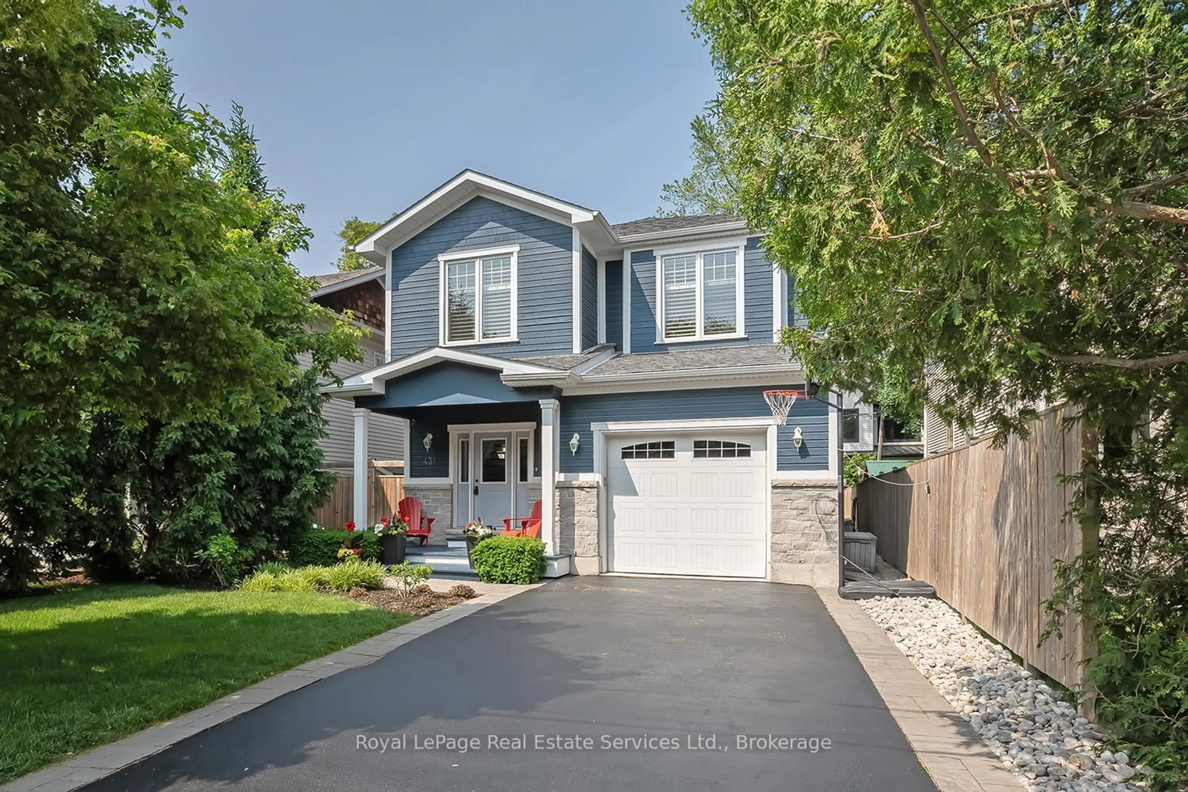 Home with vinyl exterior material, street for 431 Inglehart St, Oakville Ontario L6J 3J5