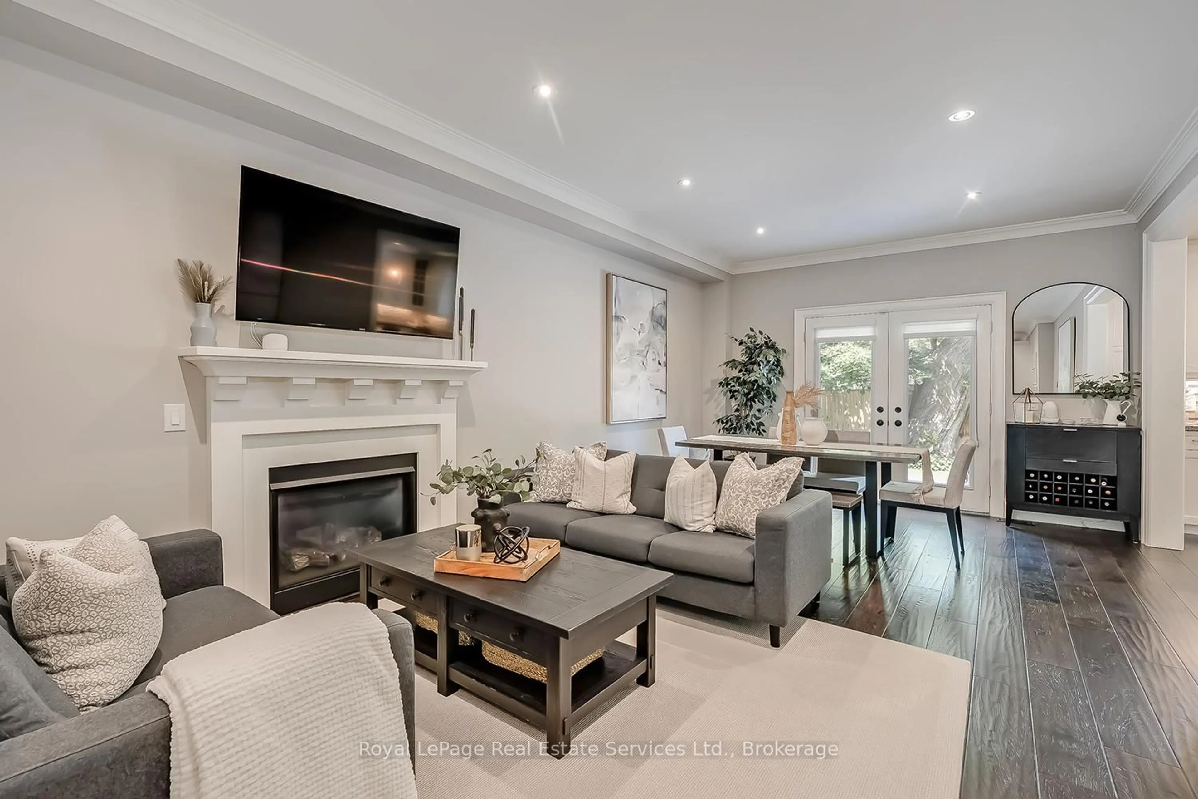 Living room with furniture, wood/laminate floor for 431 Inglehart St, Oakville Ontario L6J 3J5