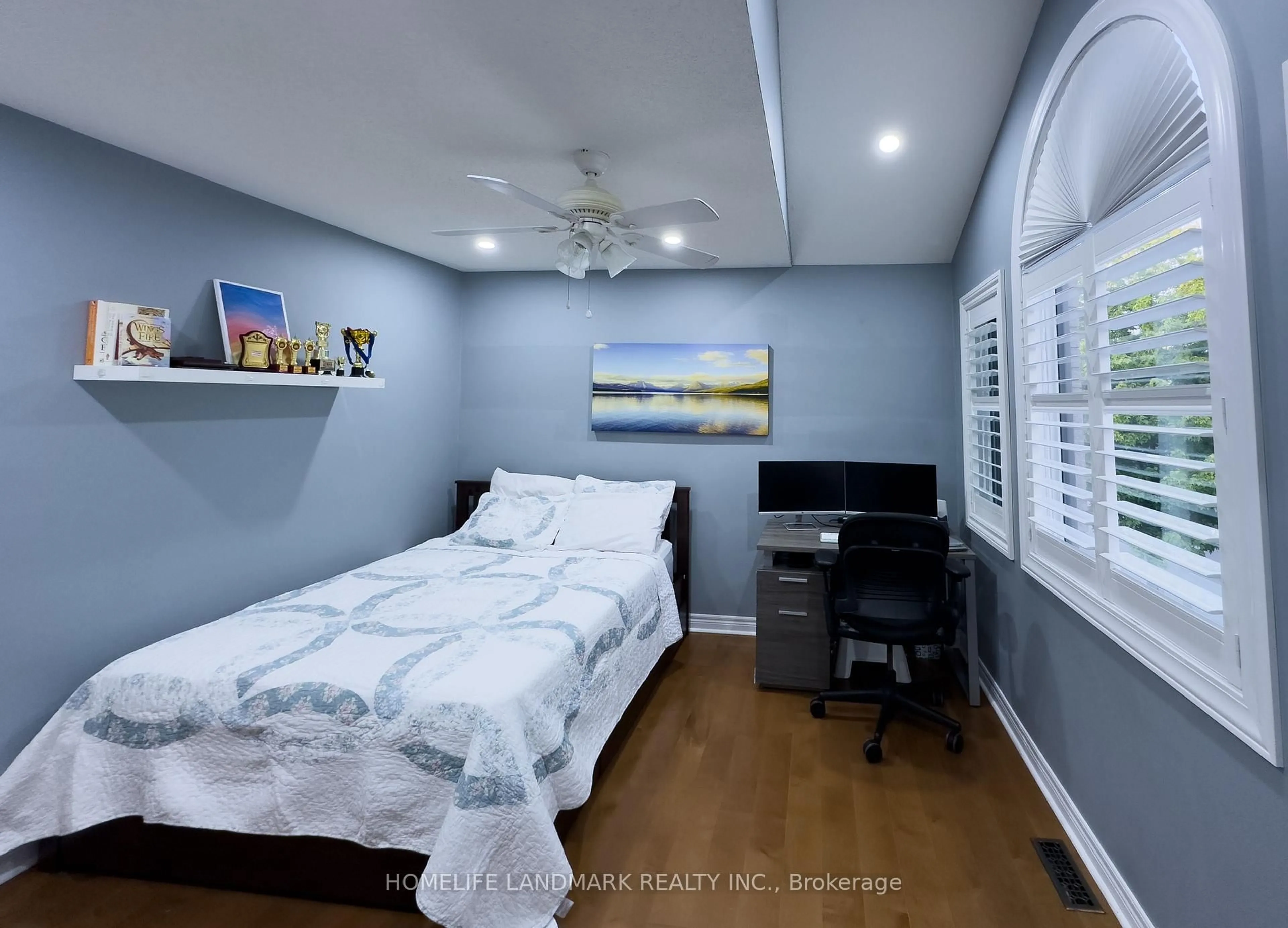 Bedroom with bed, wood/laminate floor for 2236 Glazebrook Circ, Oakville Ontario L6M 5B5