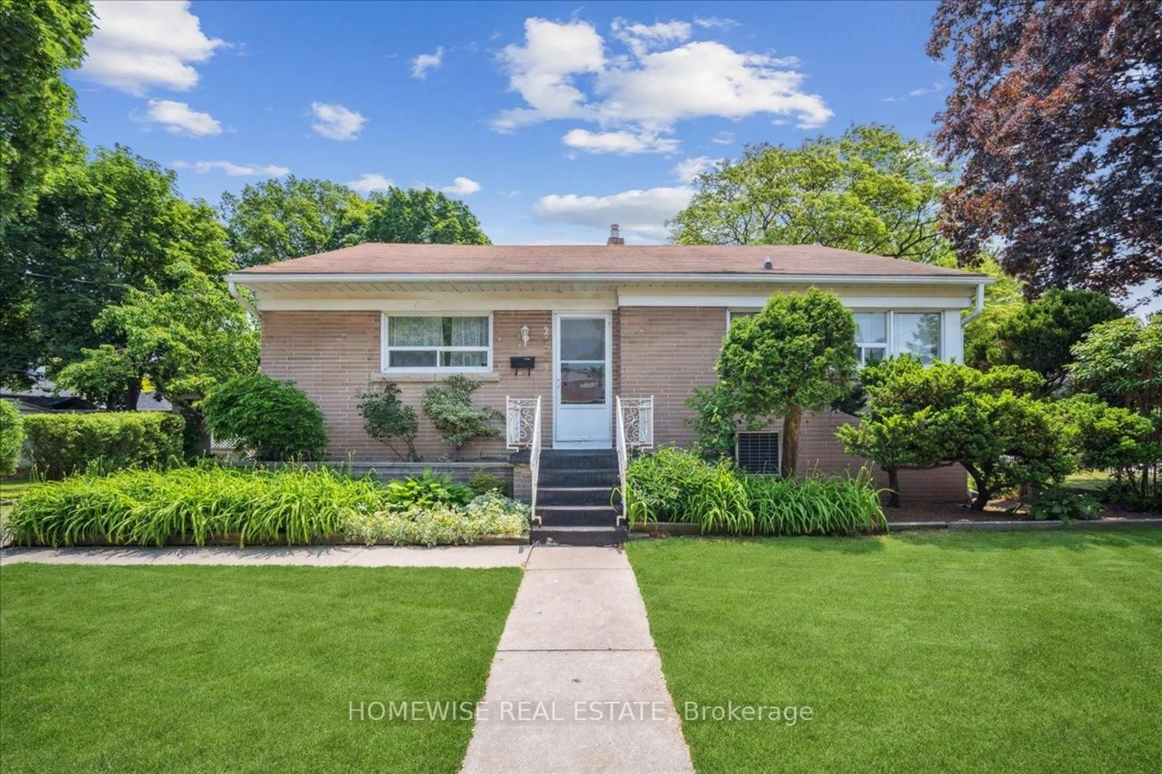 Home with brick exterior material, street for 2182 Courtland Dr, Burlington Ontario L7R 1S3