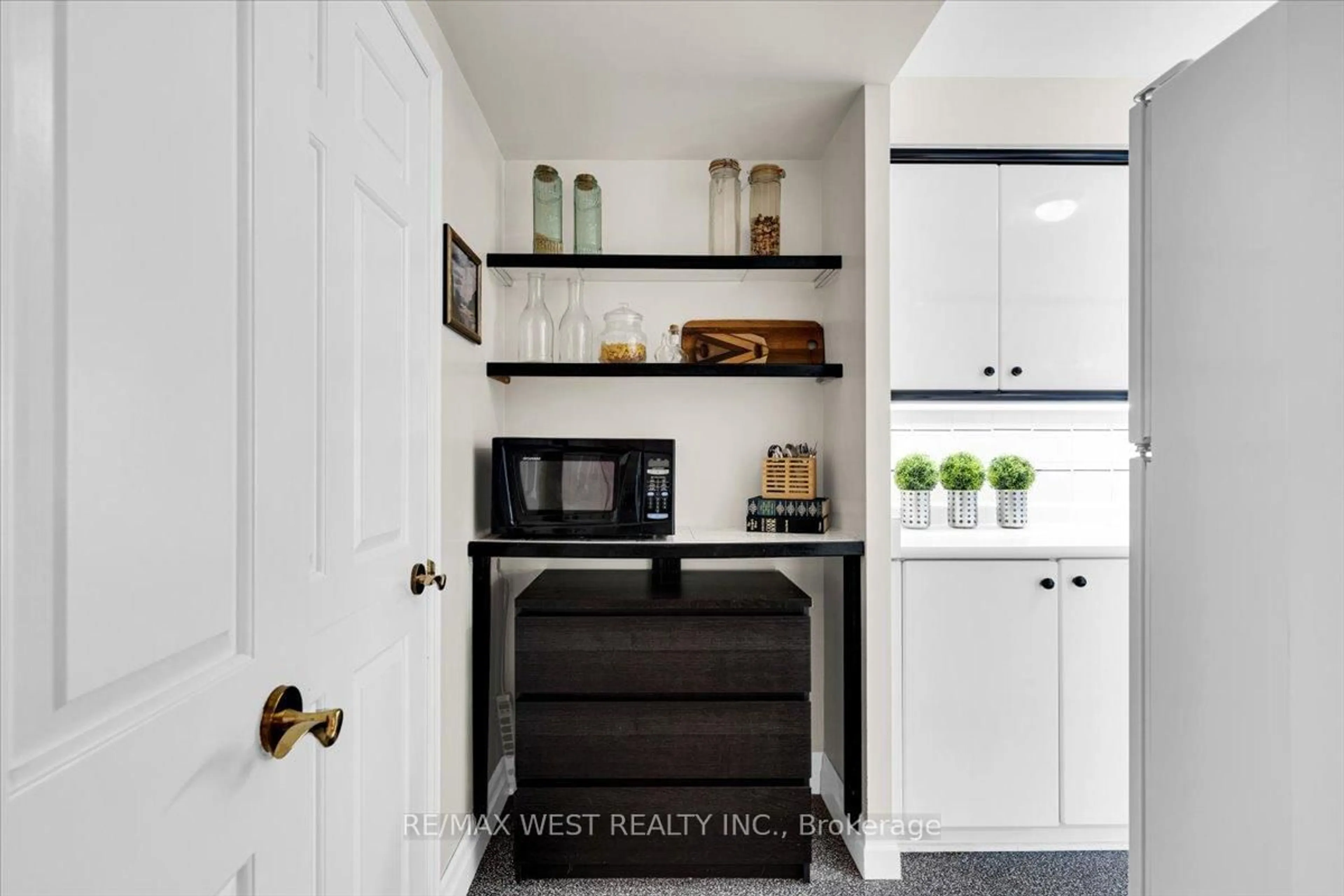 Unknown for 2285 Lake Shore Blvd #1608, Toronto Ontario M8V 3X9