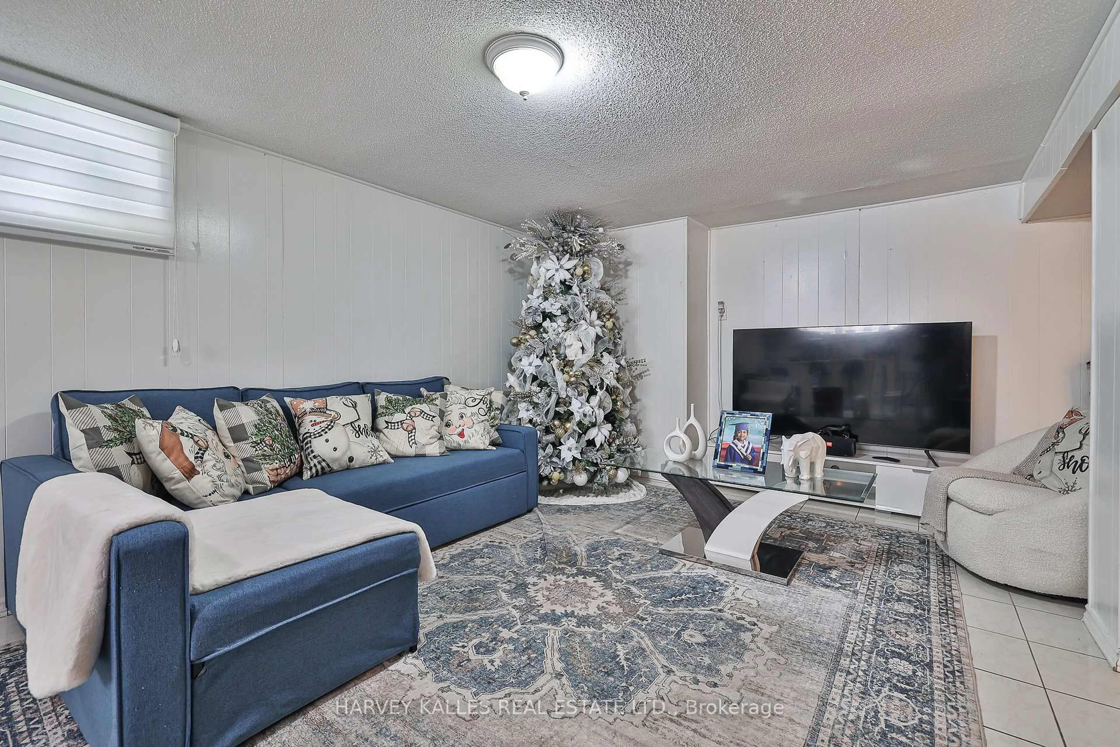Living room with furniture, unknown for 72 Cork Ave, Toronto Ontario M6B 2Y2