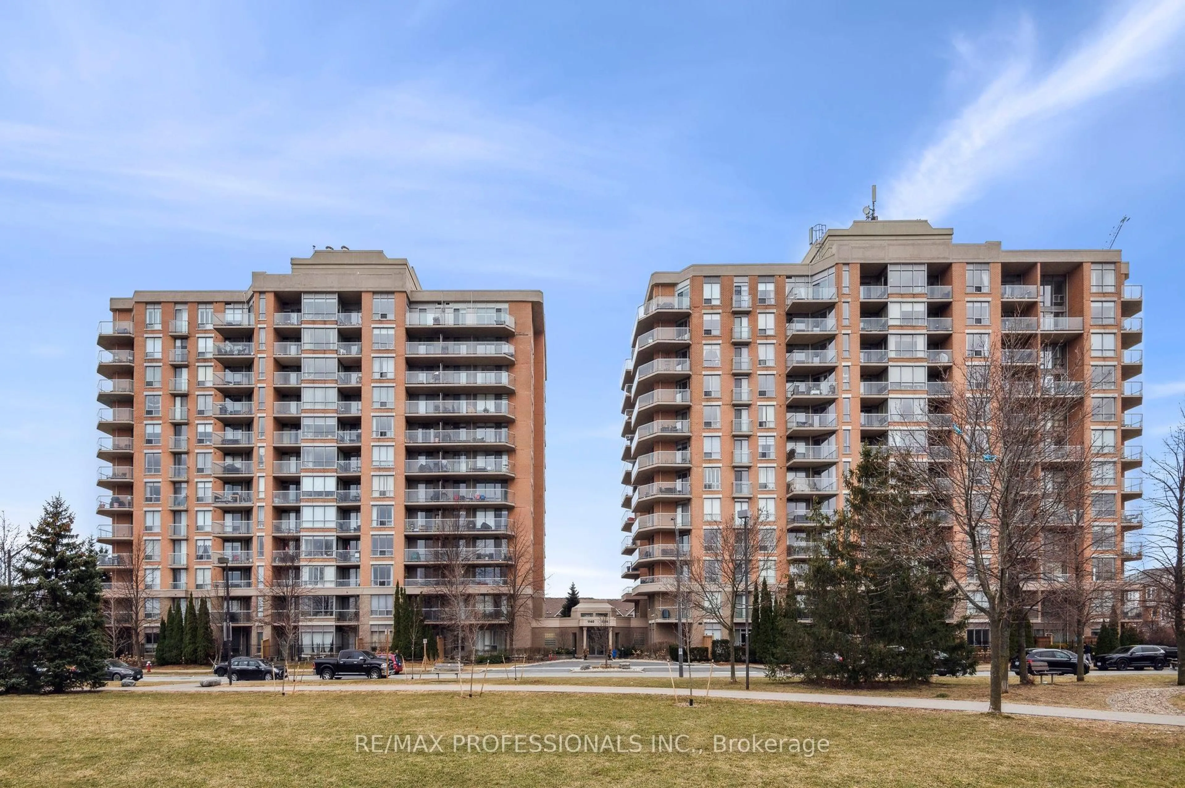 A pic from outside/outdoor area/front of a property/back of a property/a pic from drone, unknown for 1140 Parkwest Pl #103, Mississauga Ontario L5E 3K9