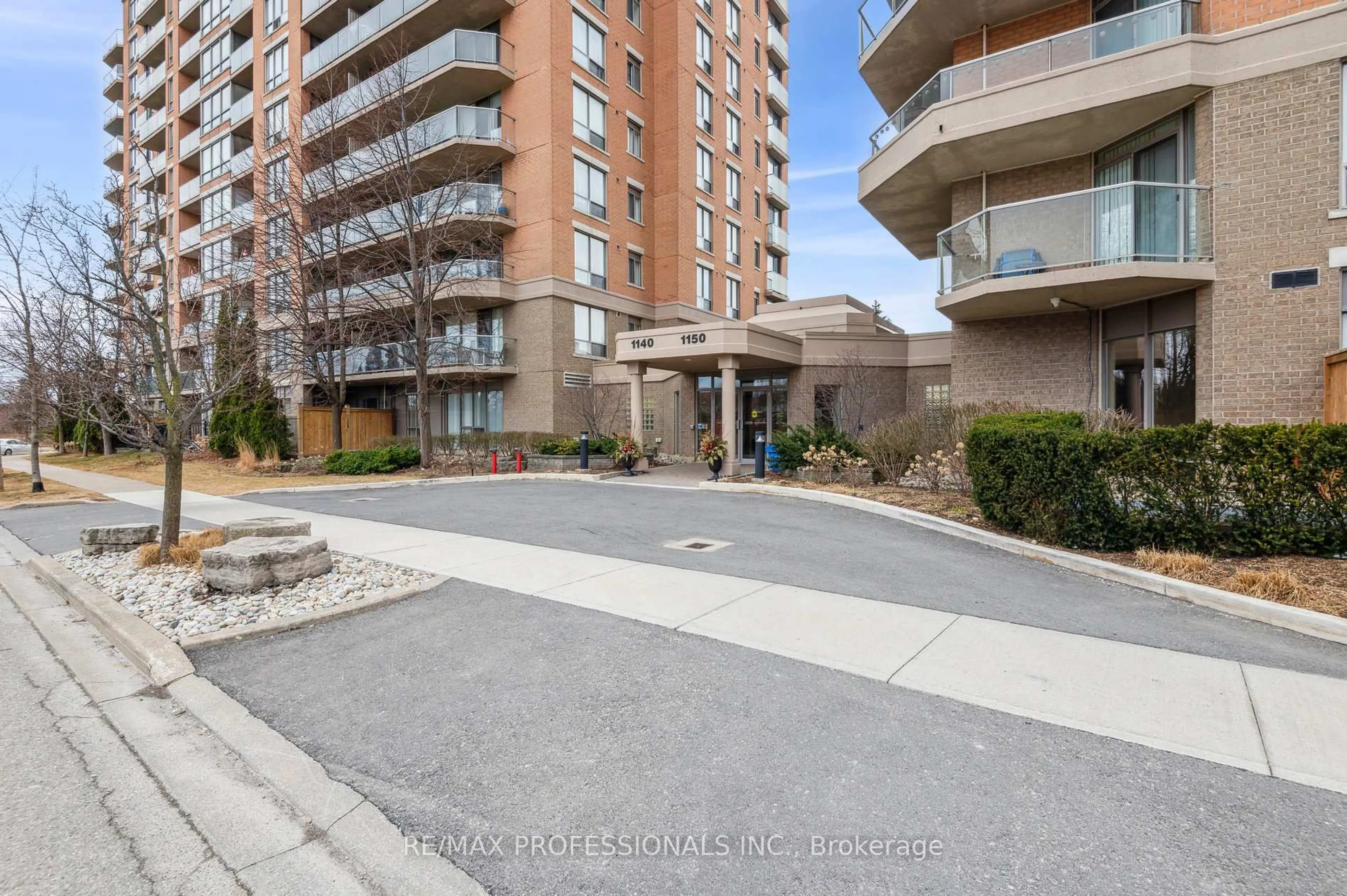 Patio, street for 1140 Parkwest Pl #103, Mississauga Ontario L5E 3K9