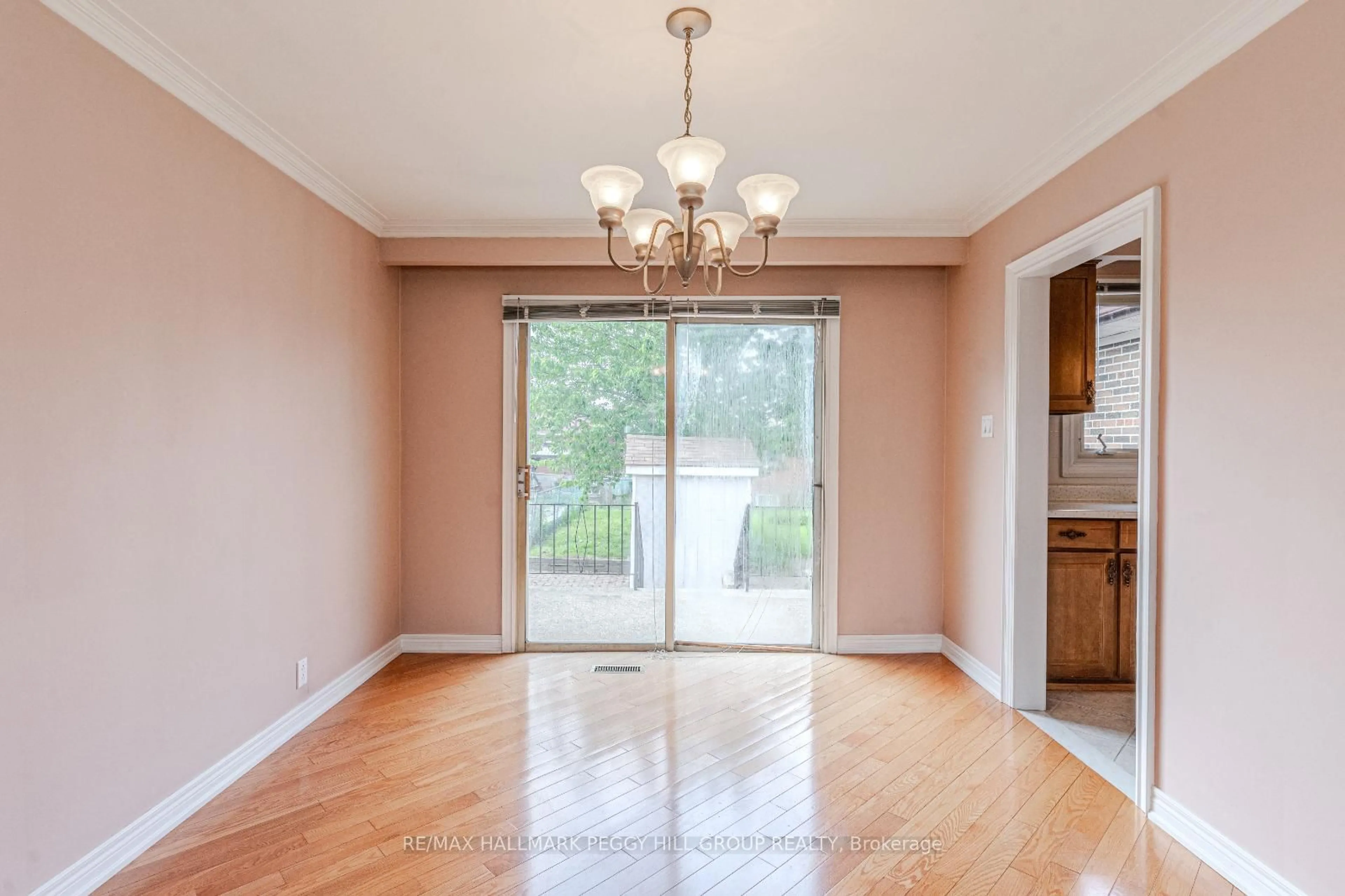 Dining room, wood/laminate floor for 39 Frith Rd, Toronto Ontario M3N 1E9