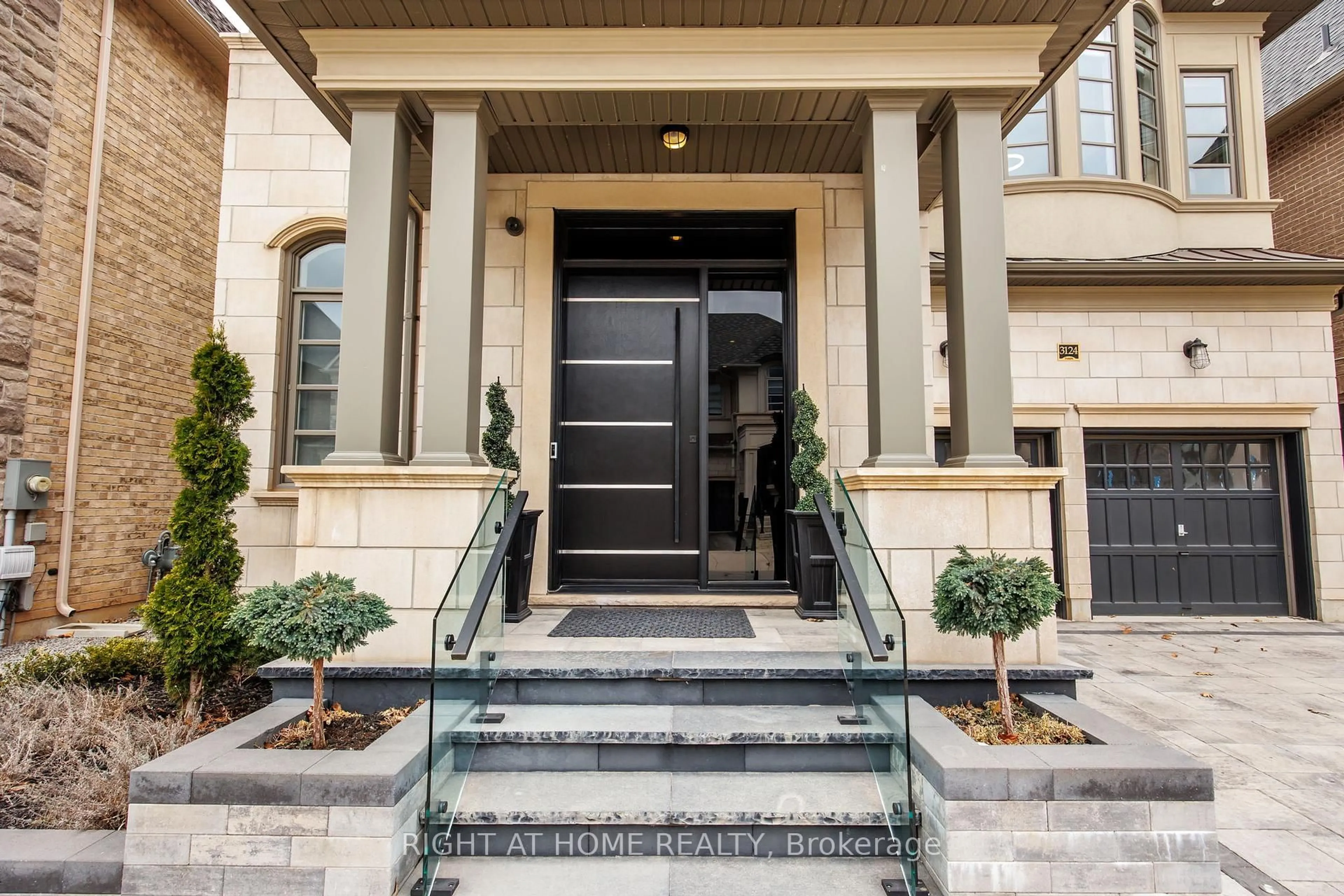 Indoor entryway for 3124 Daniel Way, Oakville Ontario L6H 0V1