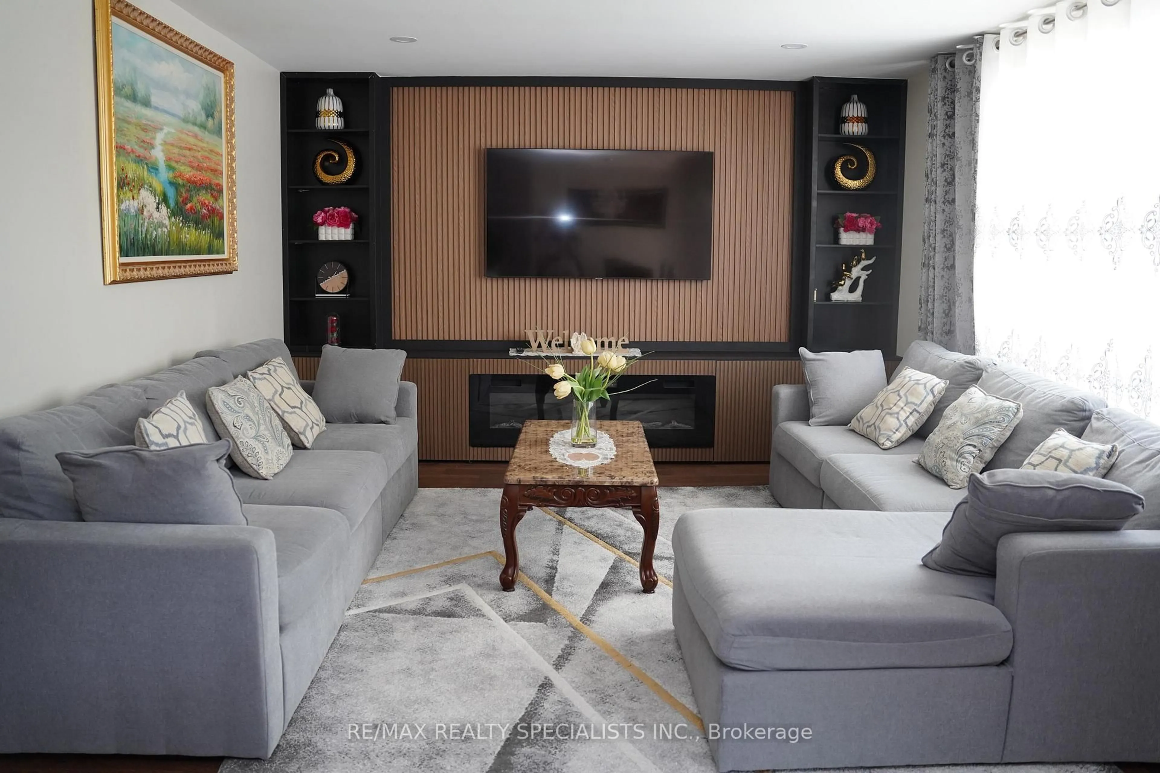 Living room with furniture, unknown for 52 Robinglade Dr, Toronto Ontario M9B 2R1