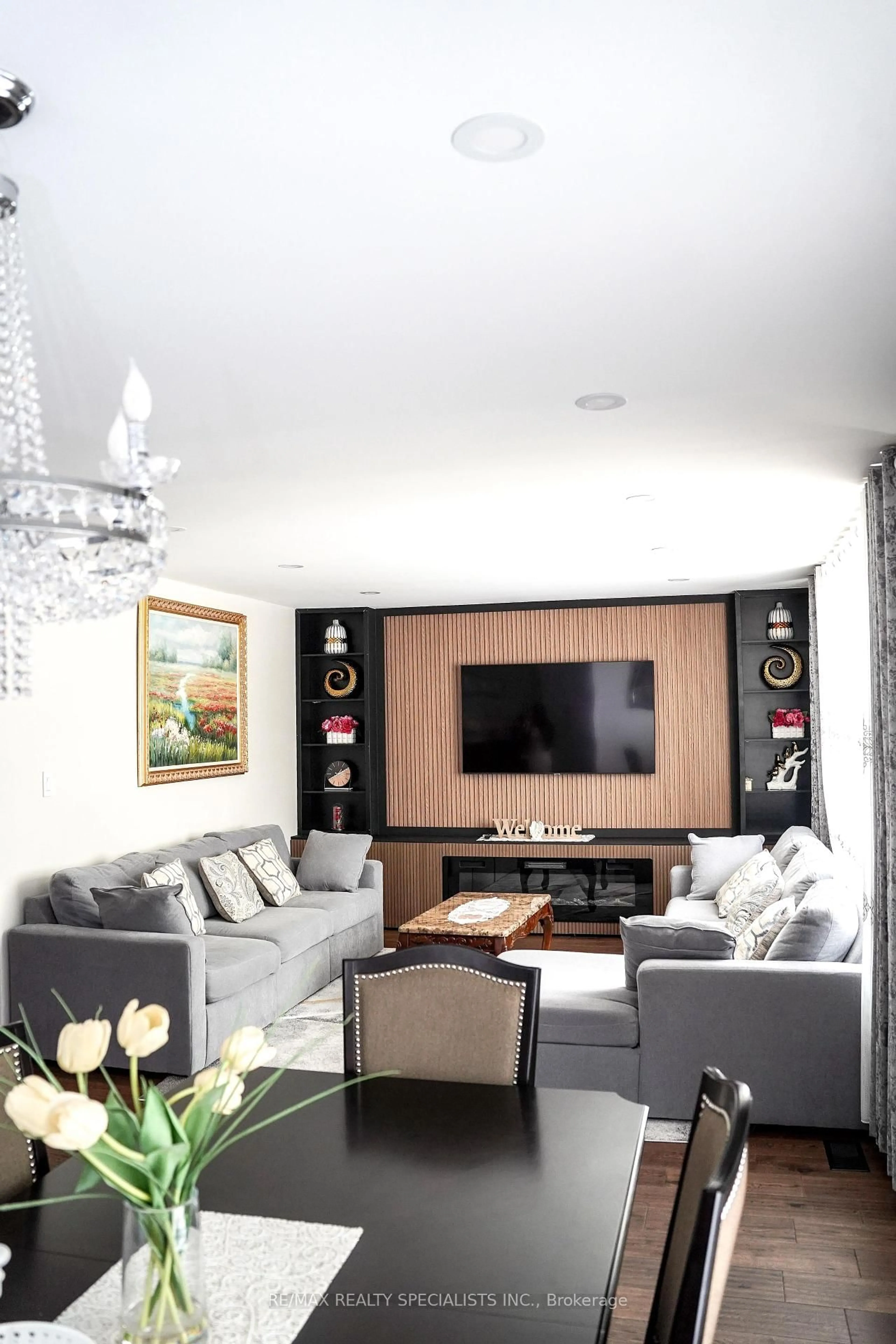 Living room with furniture, unknown for 52 Robinglade Dr, Toronto Ontario M9B 2R1