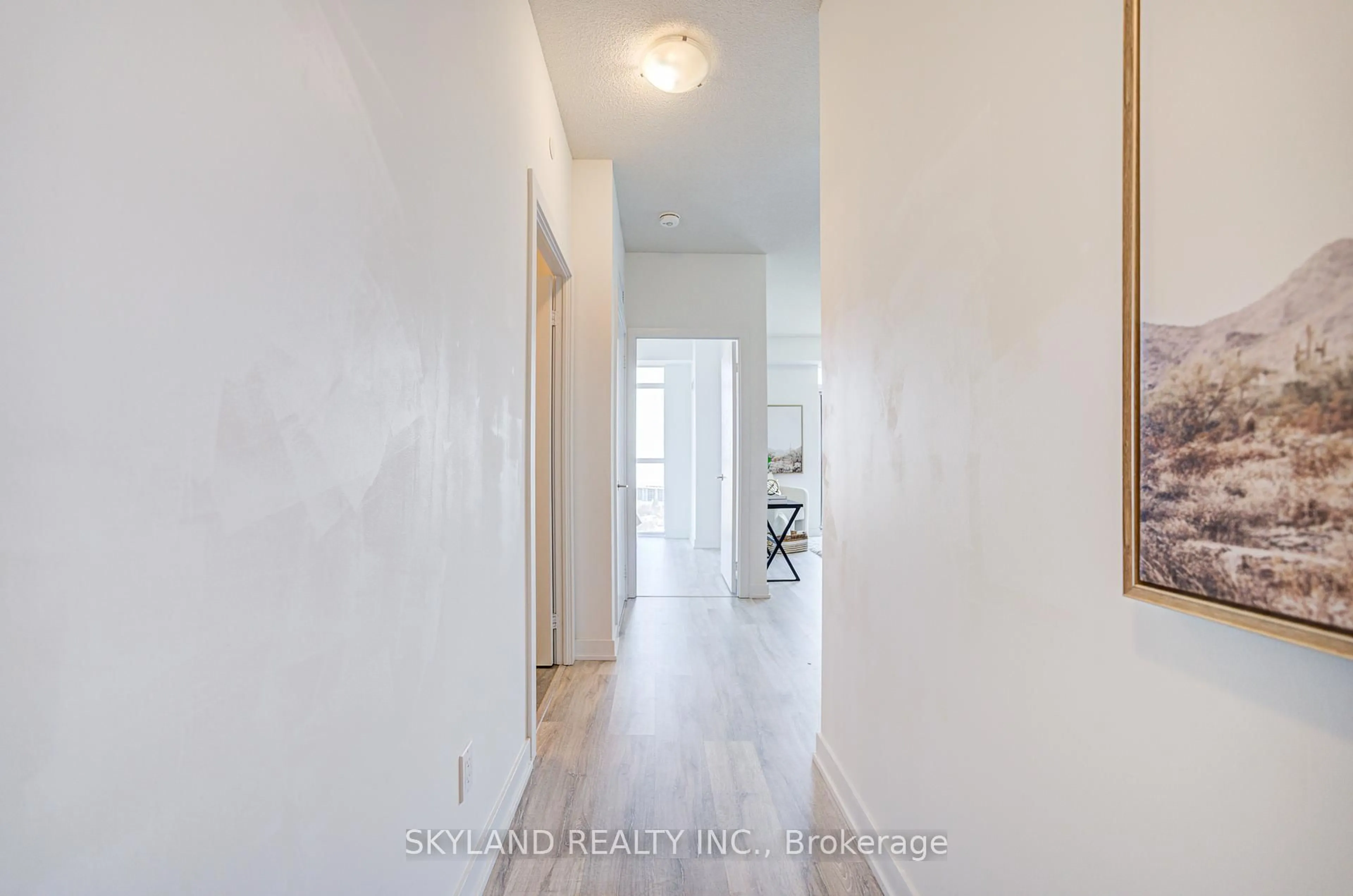 Indoor entryway for 251 Manitoba St #2007, Toronto Ontario M8Y 0C7