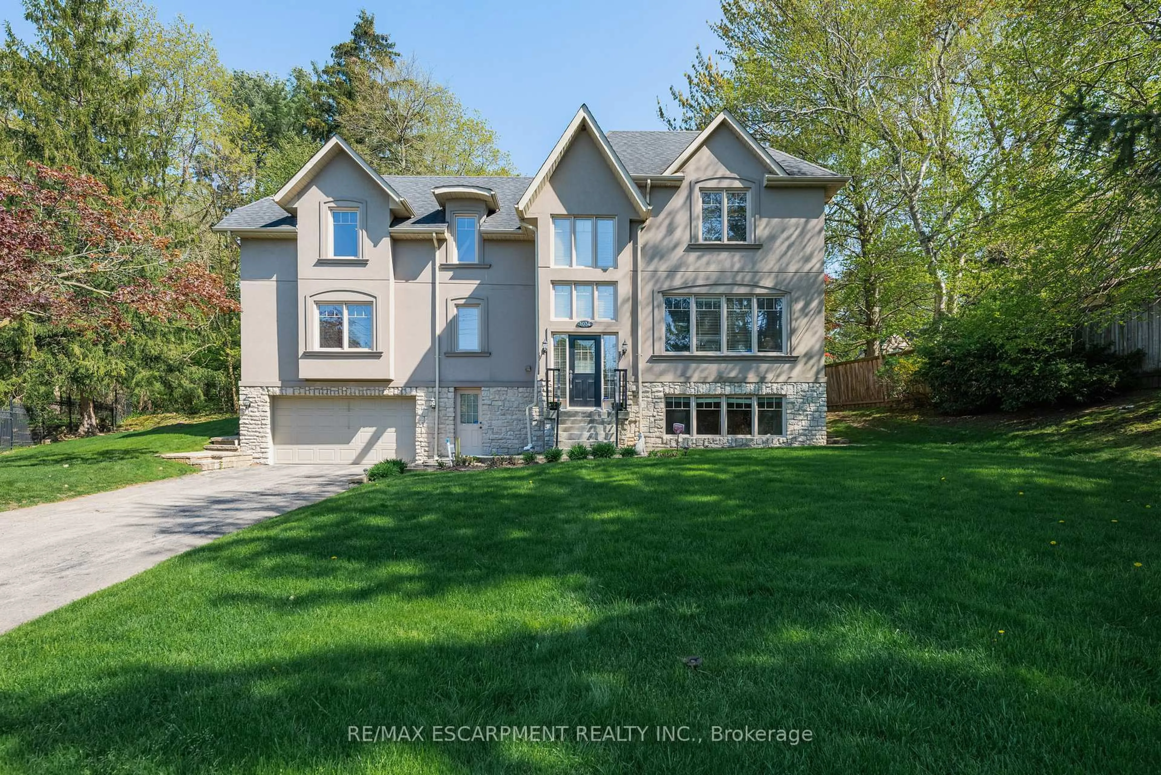 Home with brick exterior material, unknown for 1034 Lakeshore Rd, Mississauga Ontario L5H 4E8