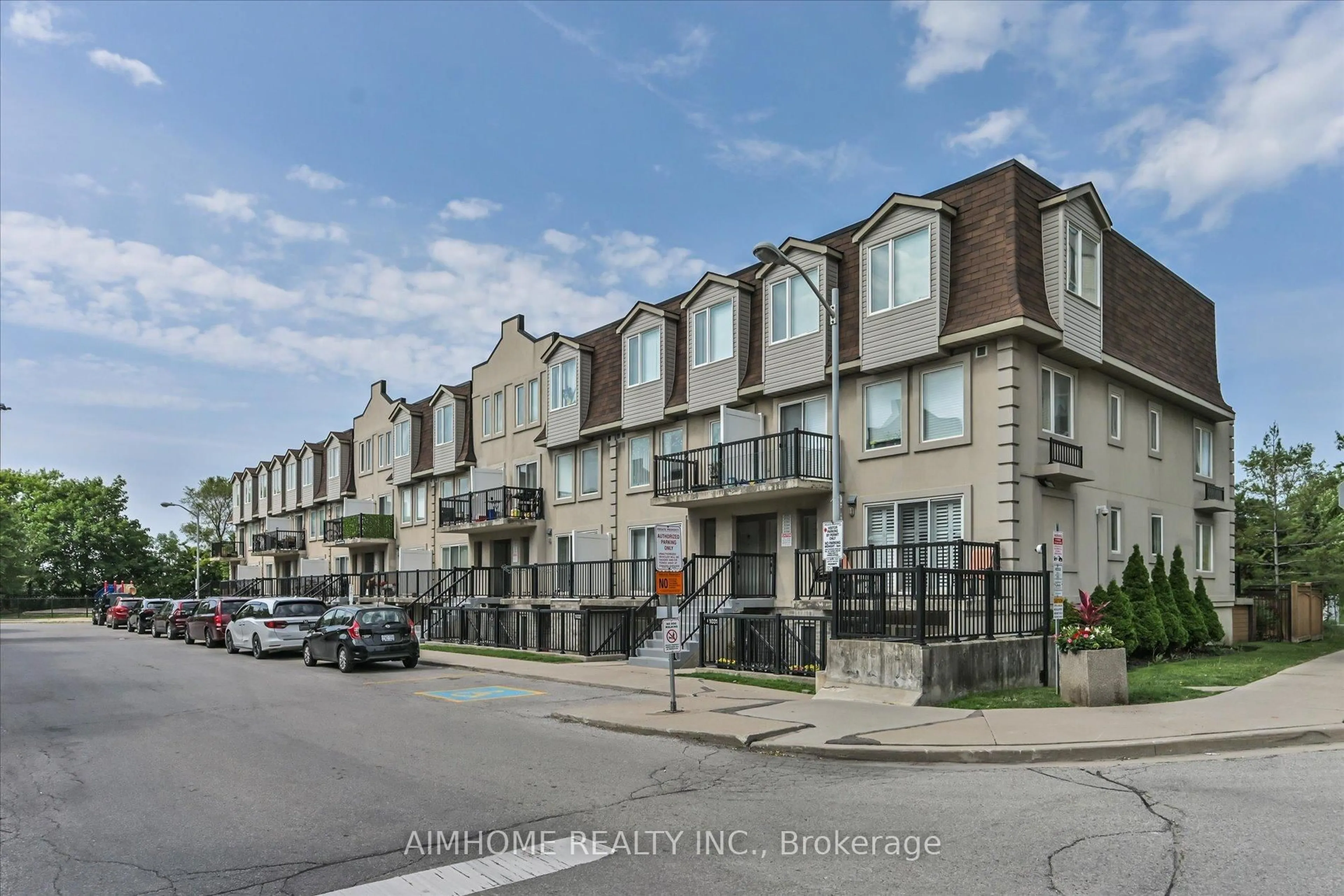 A pic from outside/outdoor area/front of a property/back of a property/a pic from drone, street for 55 George Appleton Way #1036, Toronto Ontario M3M 0A2