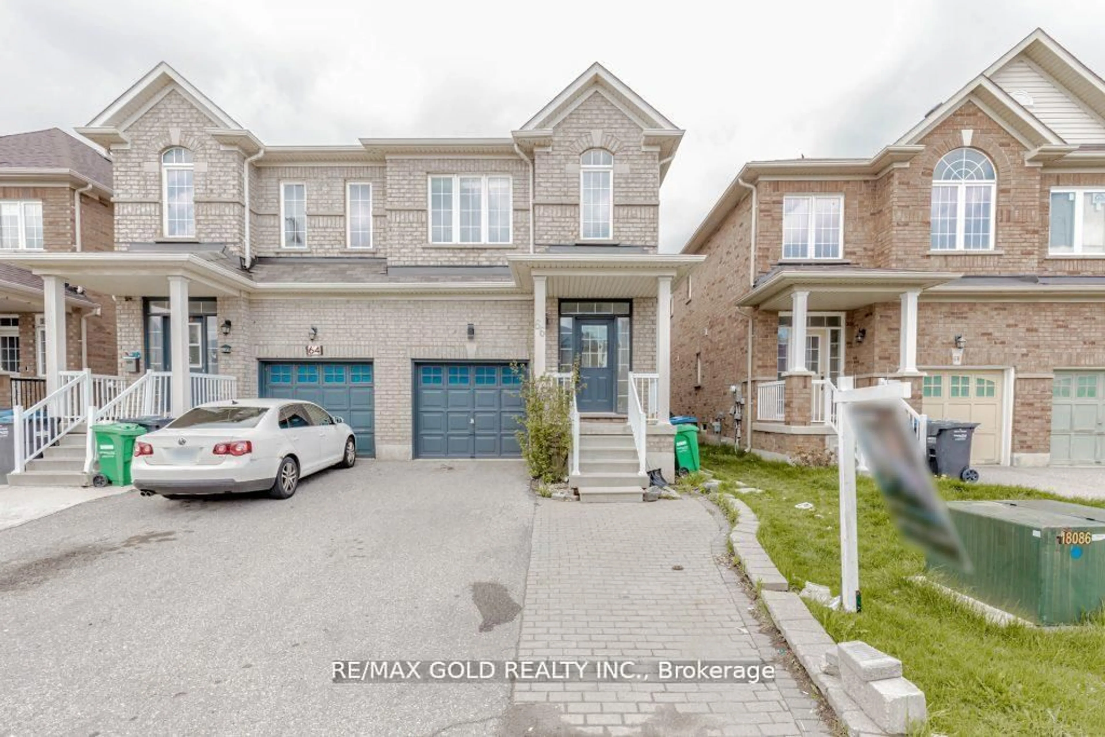 A pic from outside/outdoor area/front of a property/back of a property/a pic from drone, street for 66 Crumlin Cres, Brampton Ontario L6X 0Y3