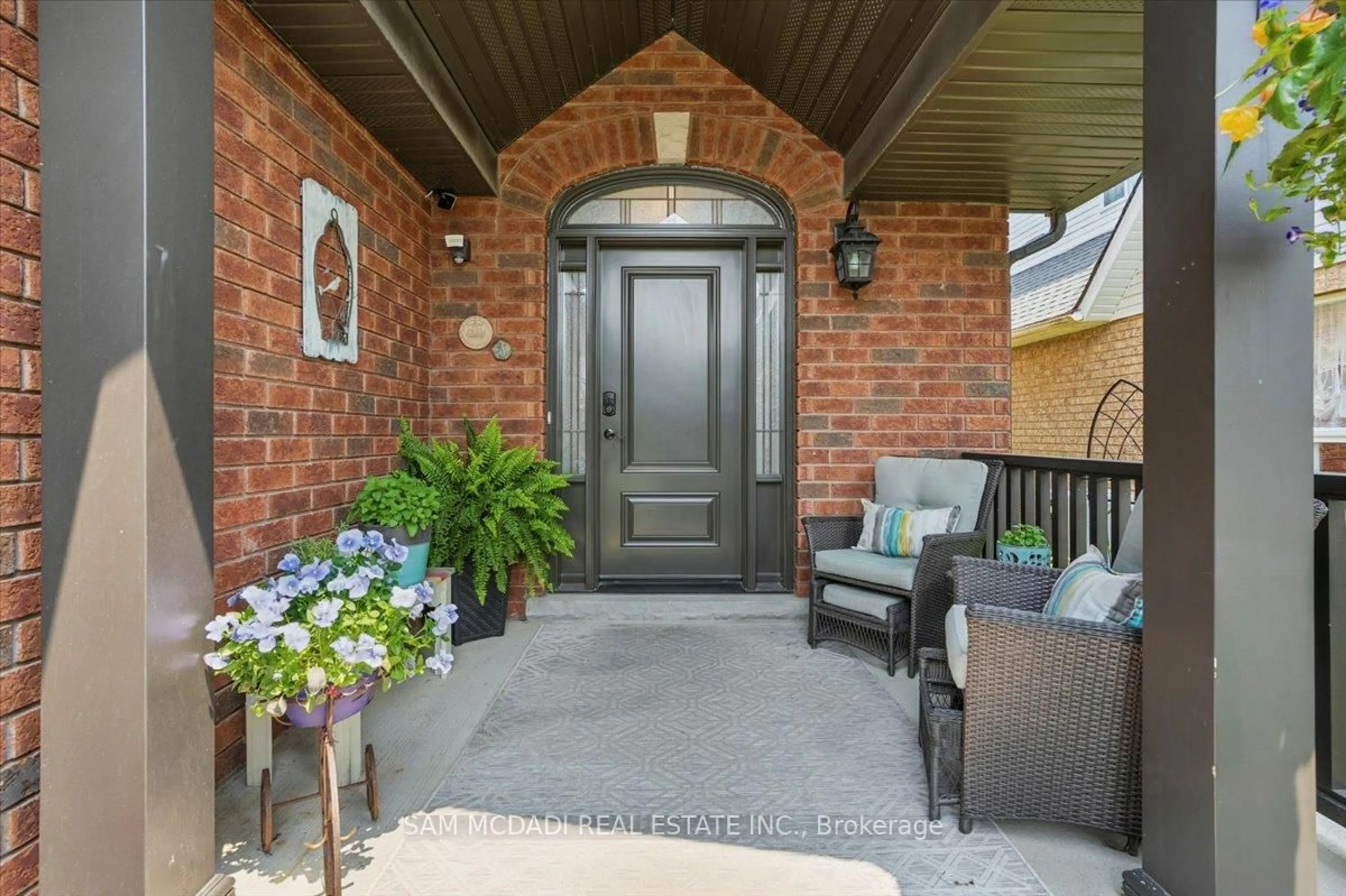 Indoor entryway for 3 Maude Crt, Orangeville Ontario L9W 0A3