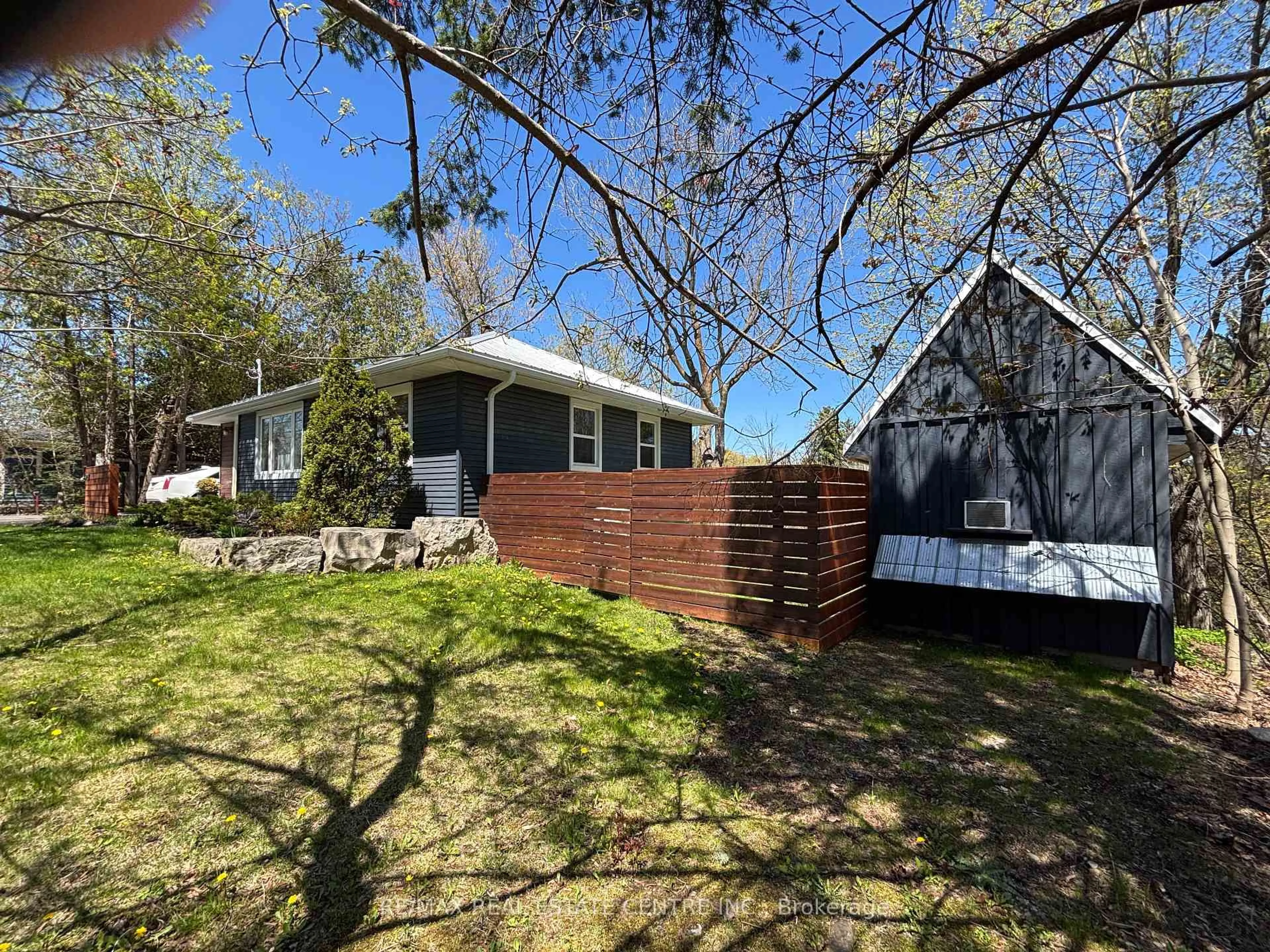 A pic from outside/outdoor area/front of a property/back of a property/a pic from drone, street for 17257 Old Main St, Caledon Ontario L7K 0E6