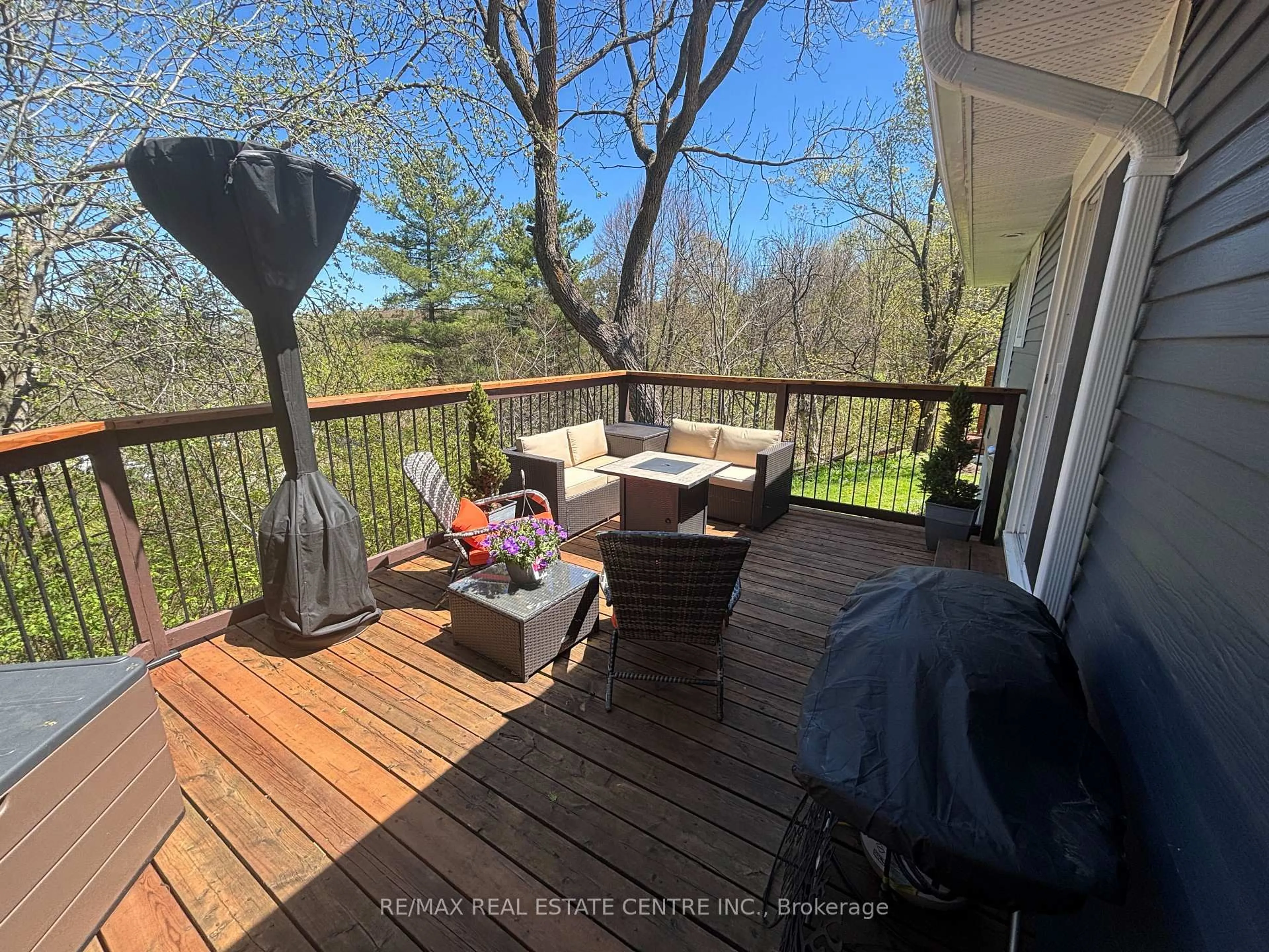 Patio, water/lake/river/ocean view for 17257 Old Main St, Caledon Ontario L7K 0E6
